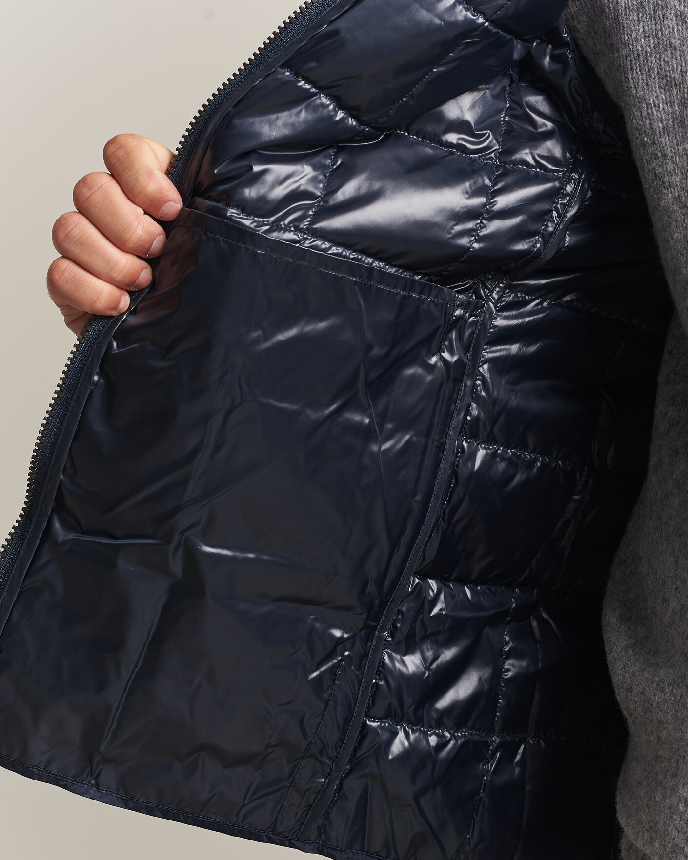 Uomini | Gilet | TAION | High Neck Full Zip Lightweight Down Vest Dark Navy