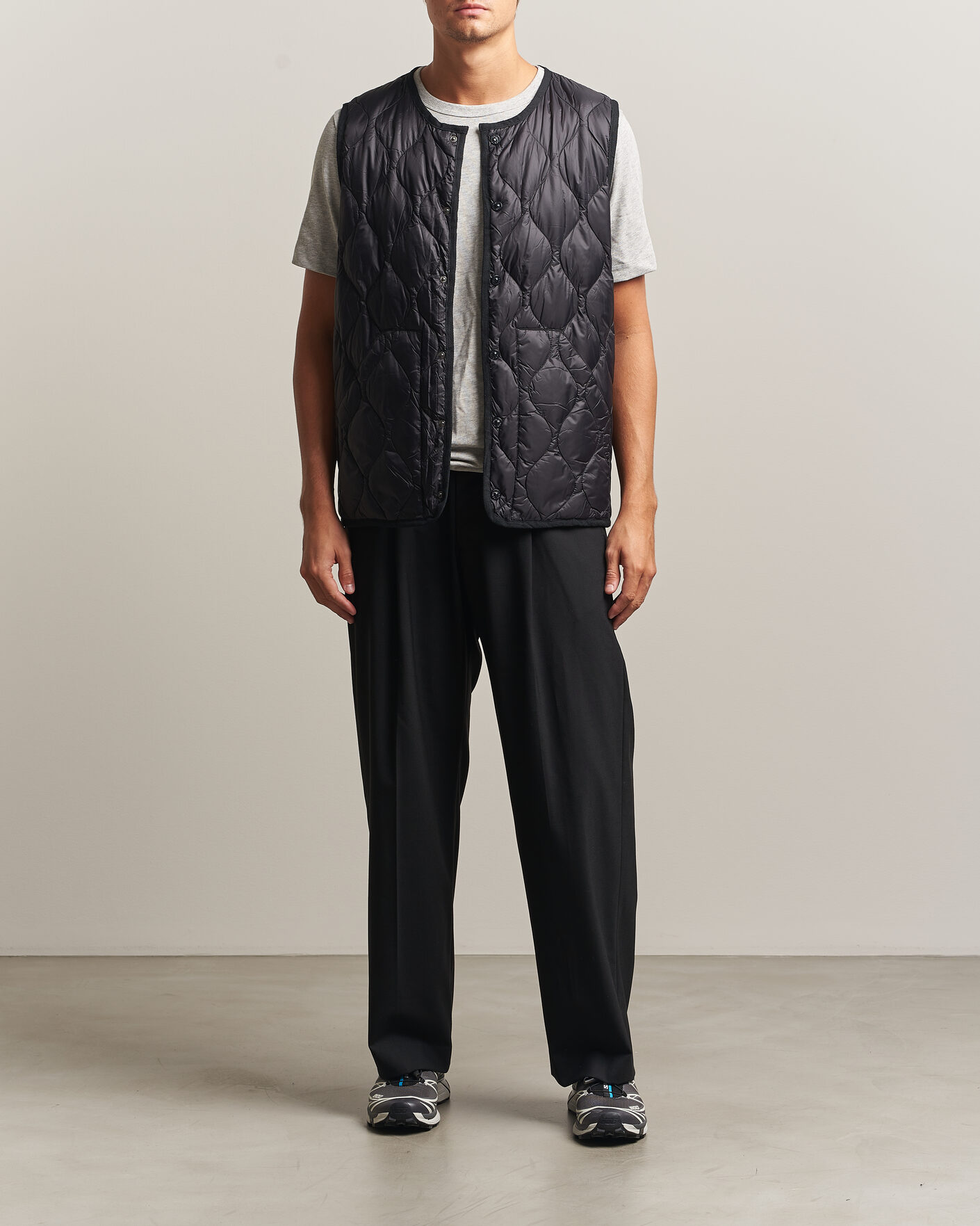 Uomini | Gilet | TAION | Military Crew Neck Down Vest Black