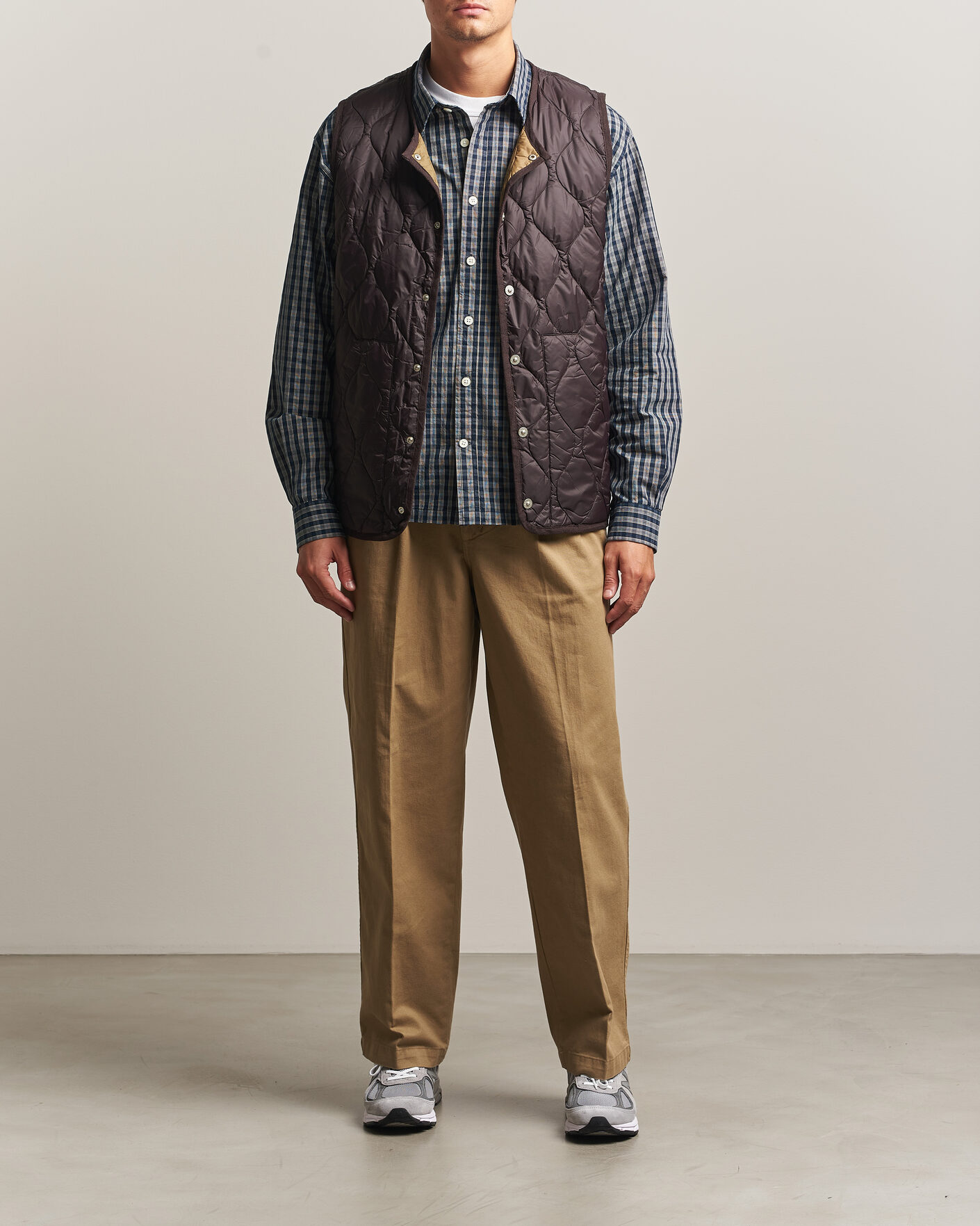 Uomini | Gilet | TAION | Military Crew Neck Down Vest Dark Choco