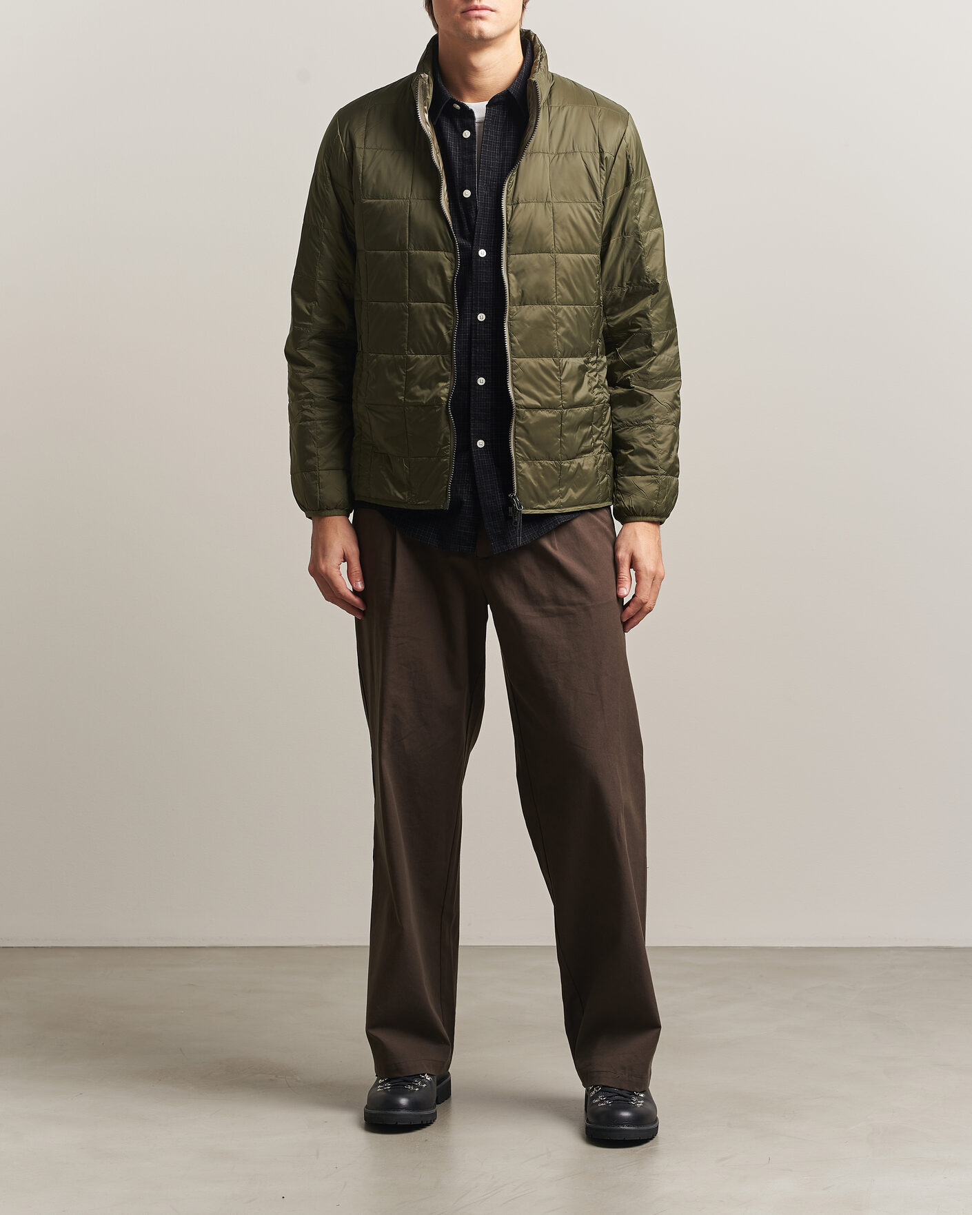Uomini | Giacche | TAION | High Neck Full Zip Lightweight Down Jacket Dark Olive