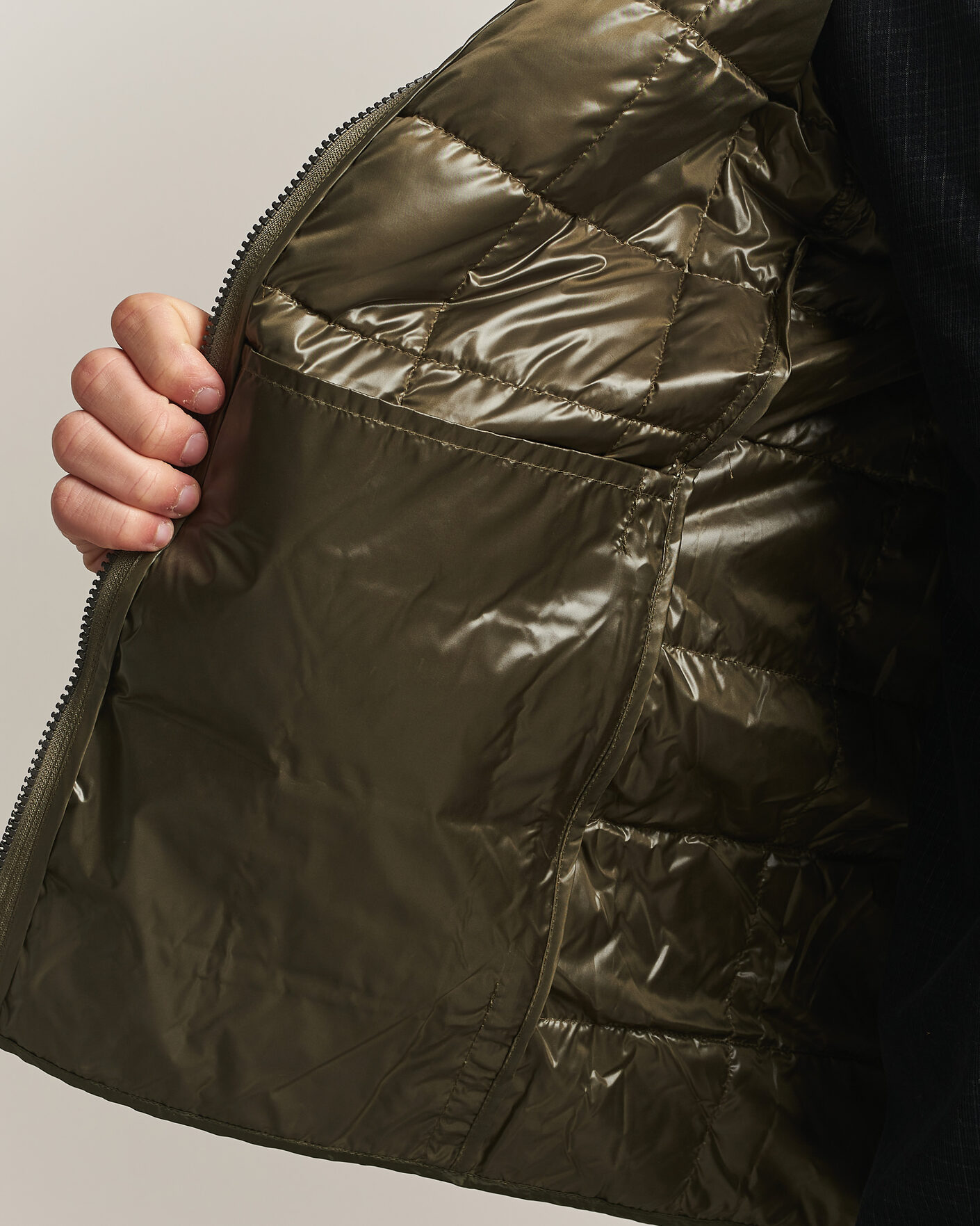Uomini | Giacche | TAION | High Neck Full Zip Lightweight Down Jacket Dark Olive