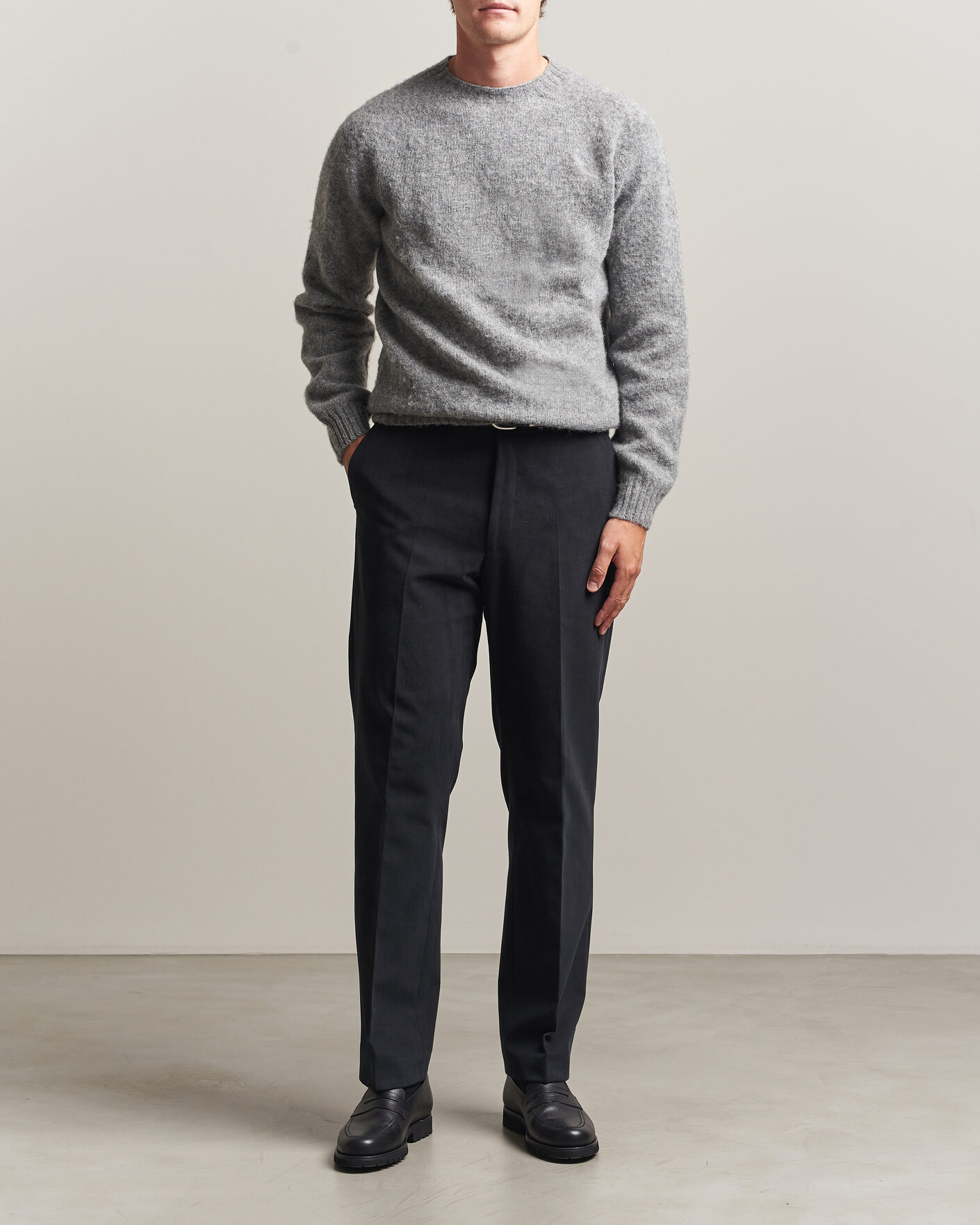 Uomini | Maglieria | Harley Of Scotland | Brushed Supersoft Lambswool Crewneck Mid Grey