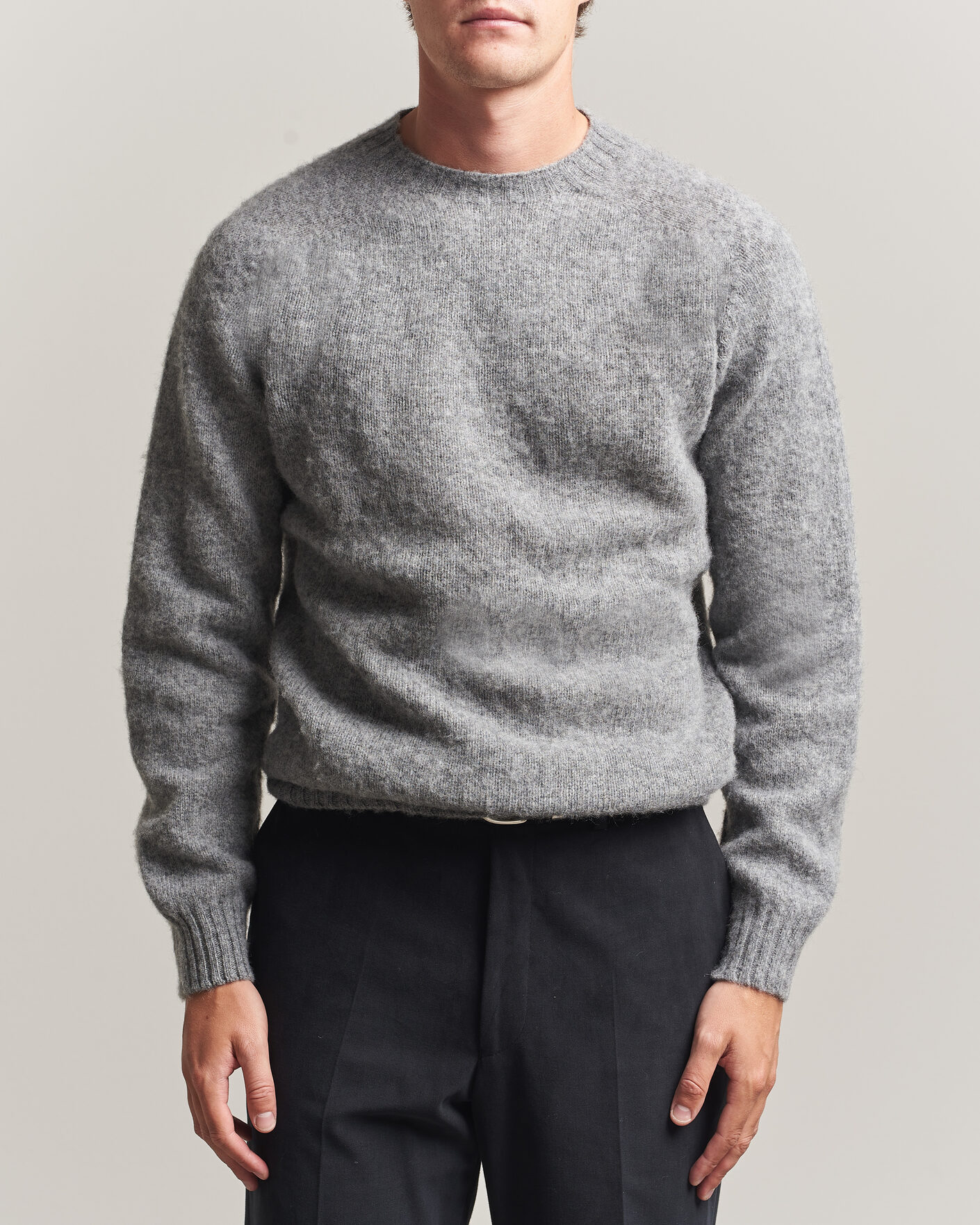 Uomini | Maglieria | Harley Of Scotland | Brushed Supersoft Lambswool Crewneck Mid Grey