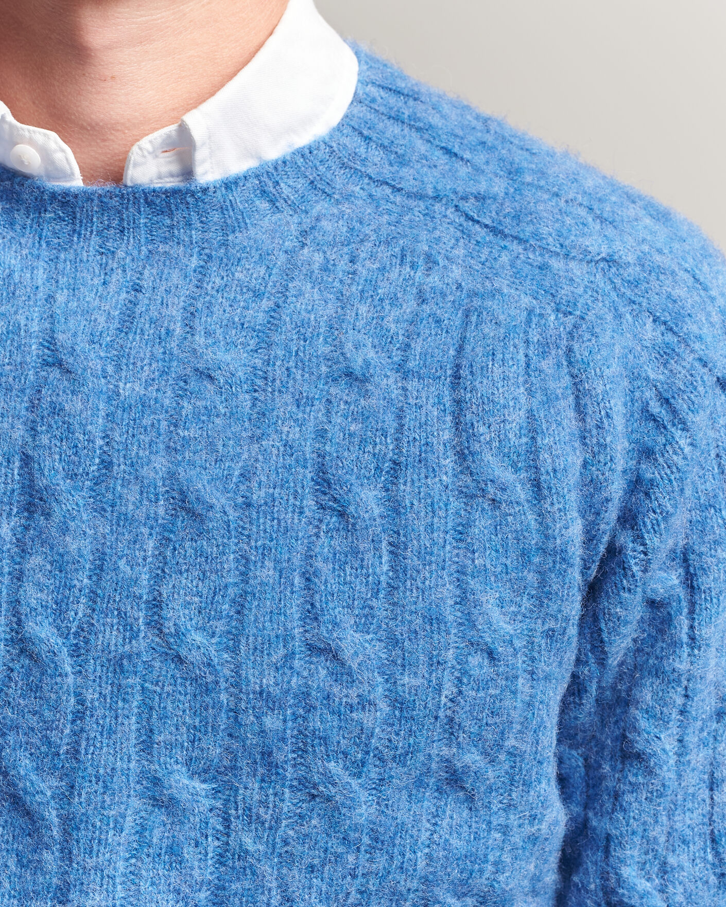 Uomini | Maglieria | Harley Of Scotland | Brushed Supersoft Lambswool Cable Cobalt