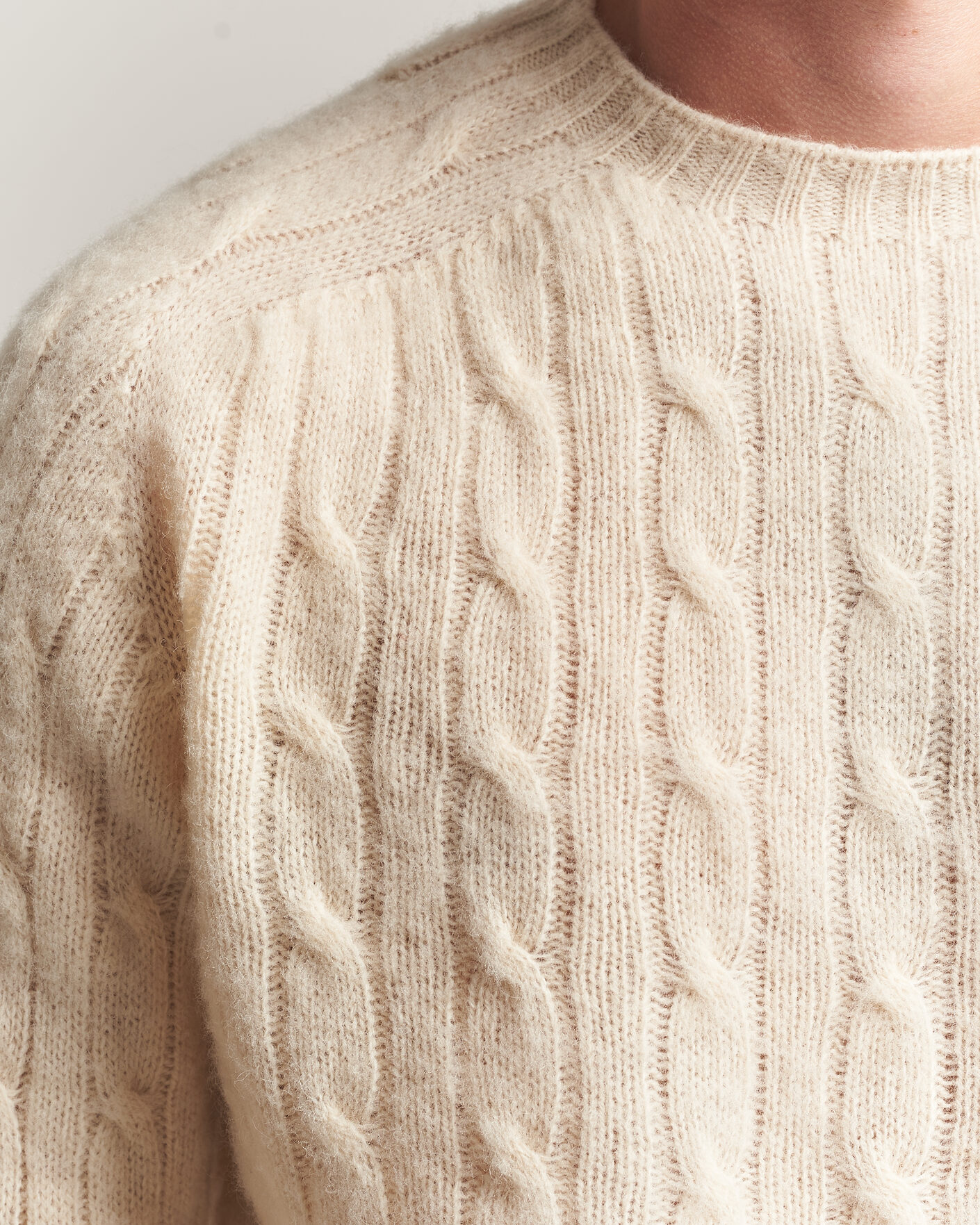 Uomini | Maglieria | Harley Of Scotland | Brushed Supersoft Lambswool Cable Vanilla