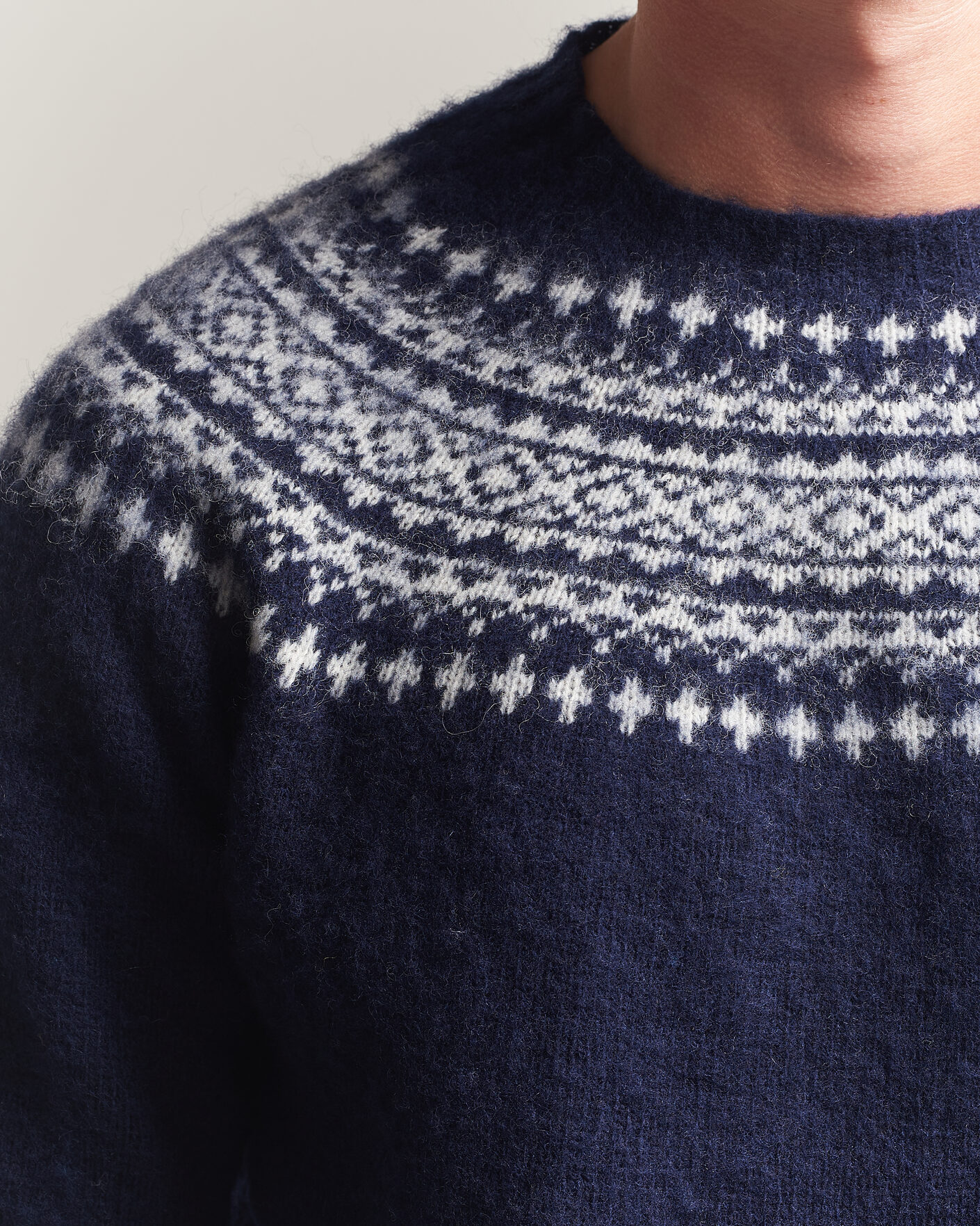 Uomini | Maglieria | Harley Of Scotland | Brushed Supersoft Lambswool Yolk Fairisle Navy/Snow White