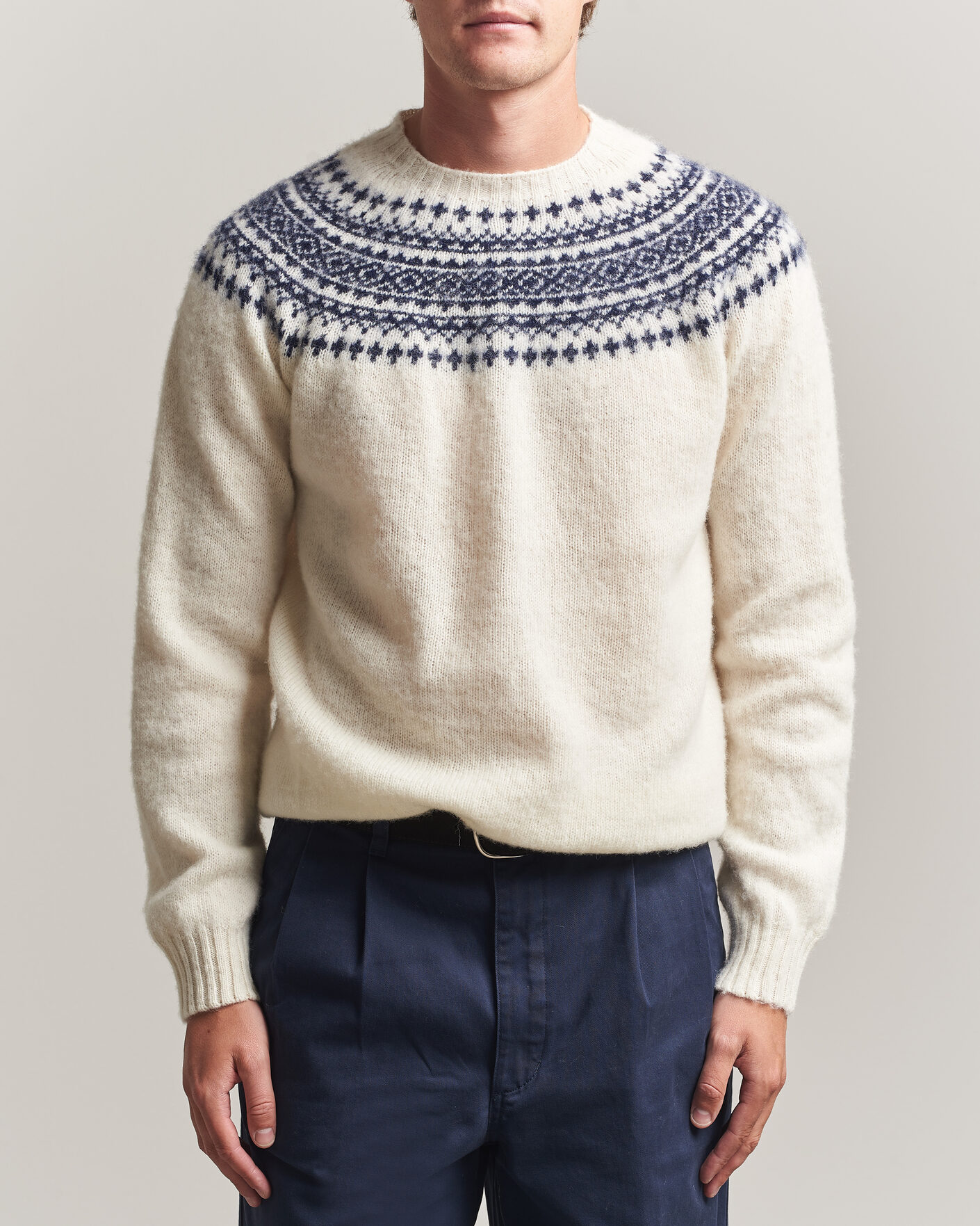 Uomini | Maglieria | Harley Of Scotland | Brushed Supersoft Lambswool Yolk Fairisle Snow White/Navy