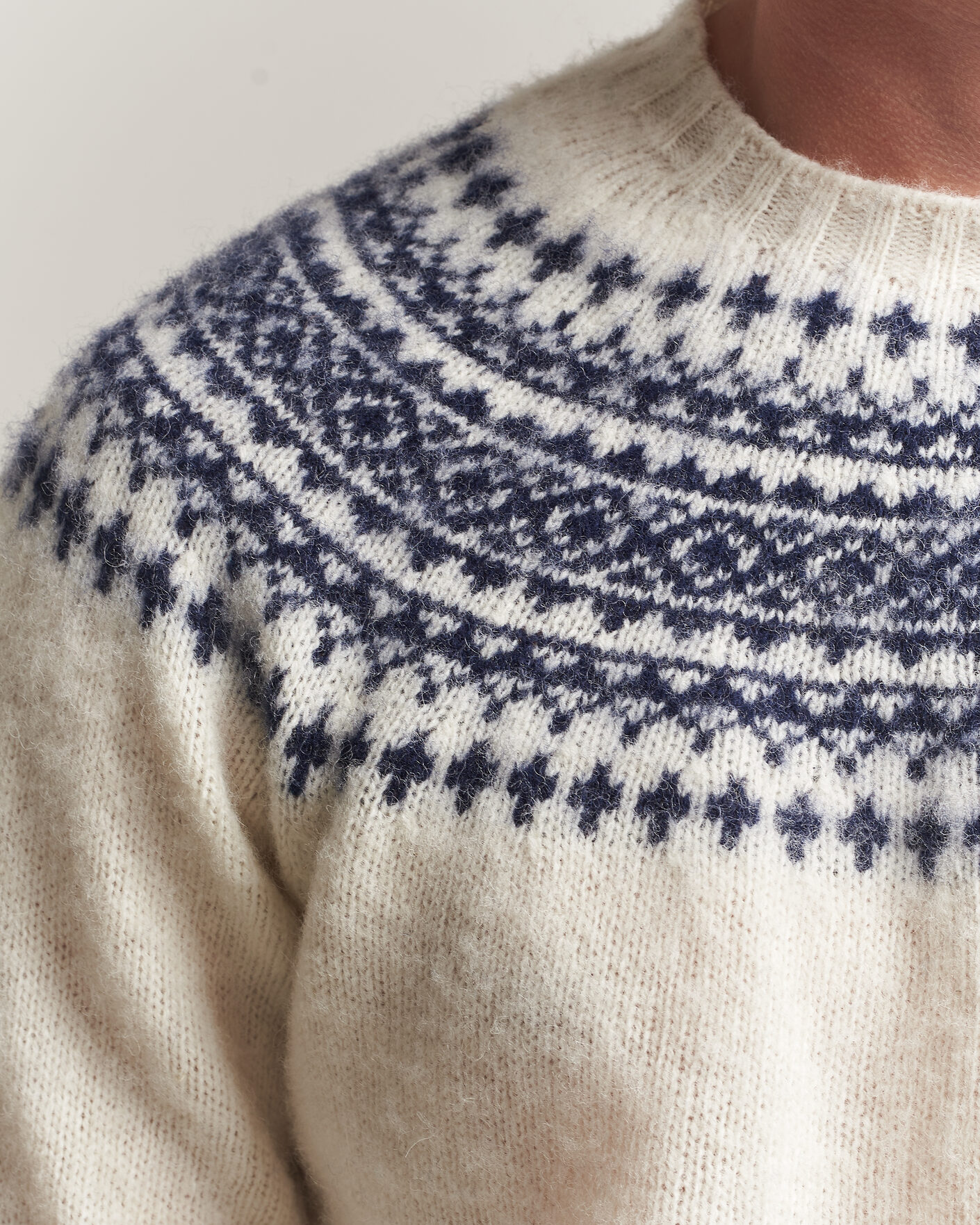 Uomini | Maglieria | Harley Of Scotland | Brushed Supersoft Lambswool Yolk Fairisle Snow White/Navy