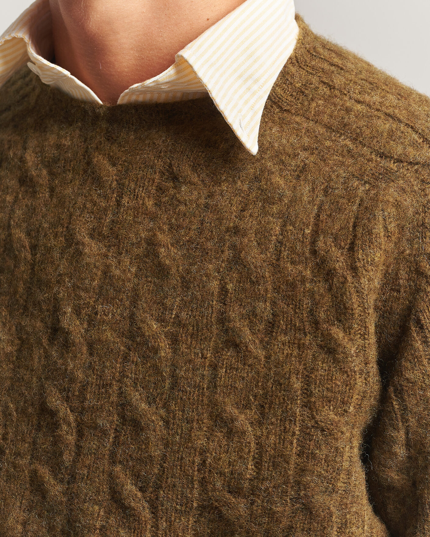 Uomini | Maglieria | Drake's | Brushed Shetland Cable Crew Moorland Olive