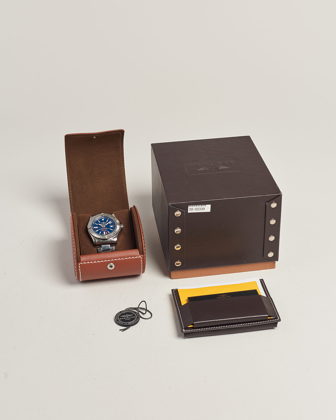 Uomini | Pre-Owned & Vintage Watches | Breitling Pre-Owned | Avenger II GMT 