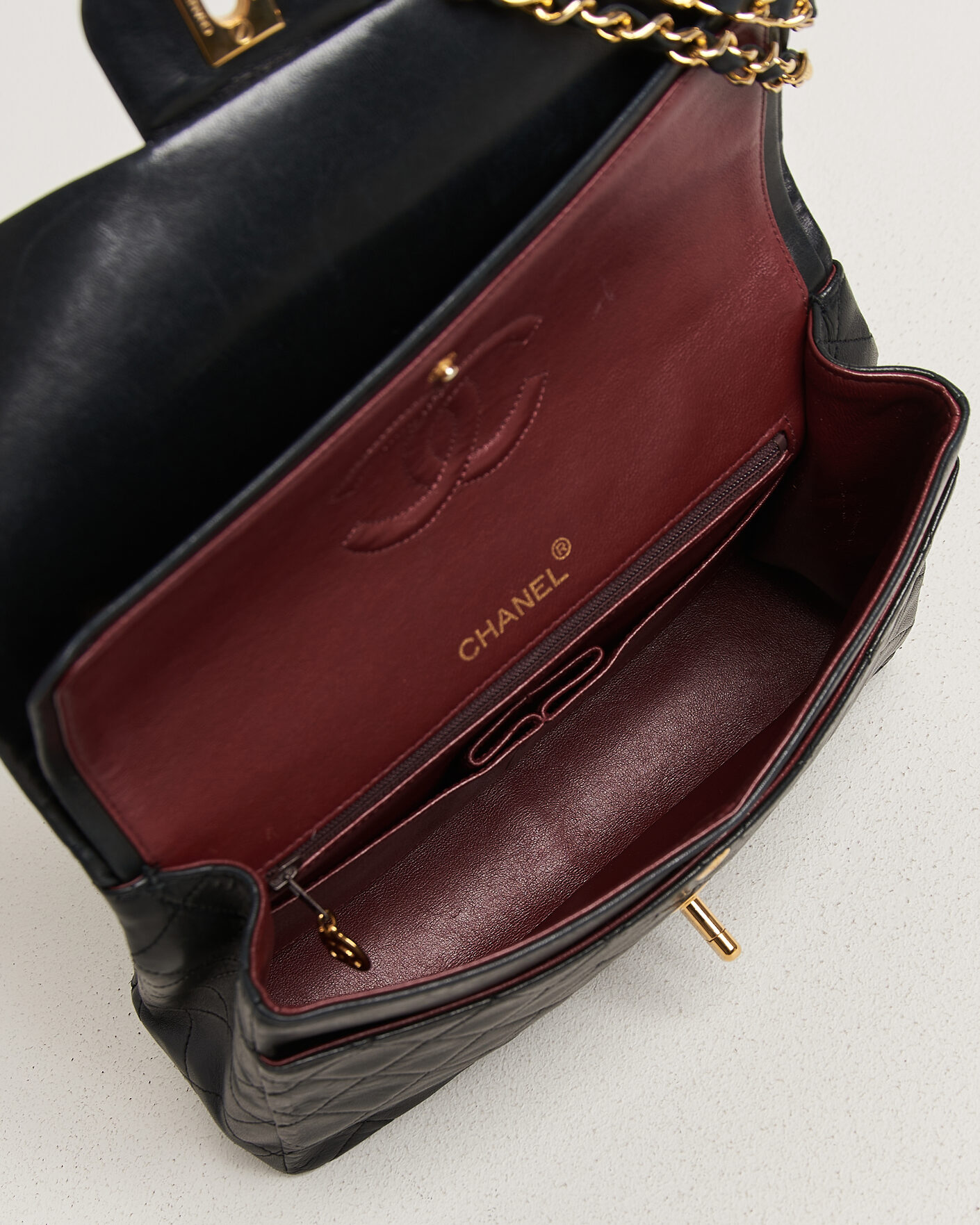 Uomini | Pre-Owned & Vintage Bags | Chanel Pre-Owned | Classic Medium Square Double Flap Bag Lambskin Black