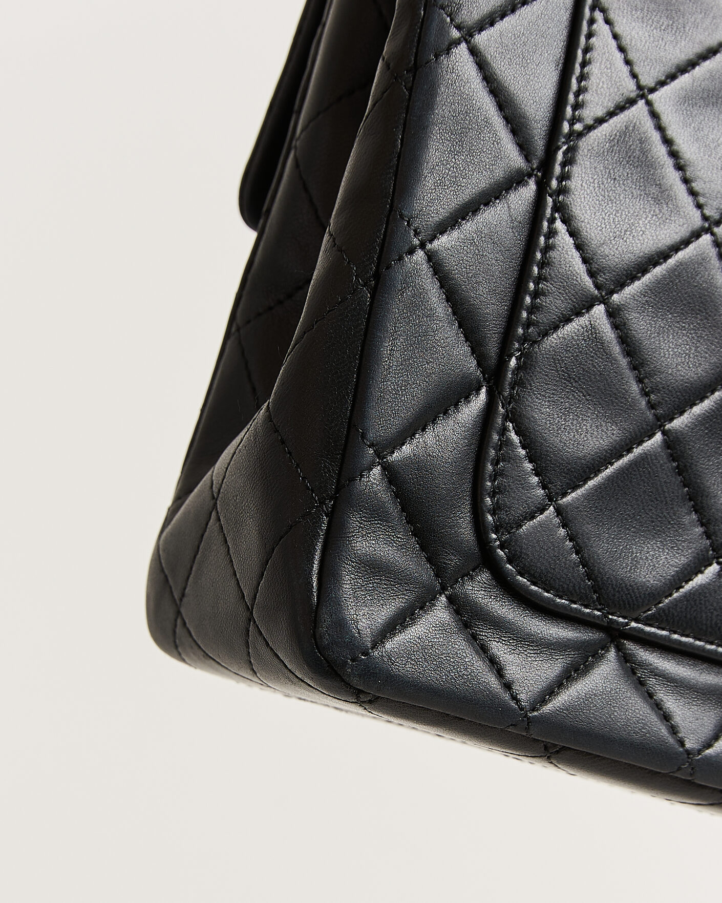 Uomini | Pre-Owned & Vintage Bags | Chanel Pre-Owned | Classic Medium Square Double Flap Bag Lambskin Black