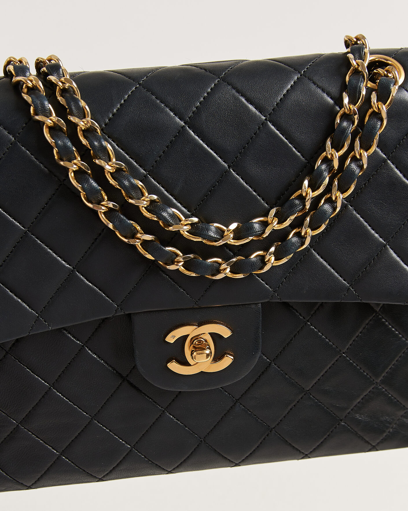 Uomini | Pre-Owned & Vintage Bags | Chanel Pre-Owned | Classic Medium Square Double Flap Bag Lambskin Black