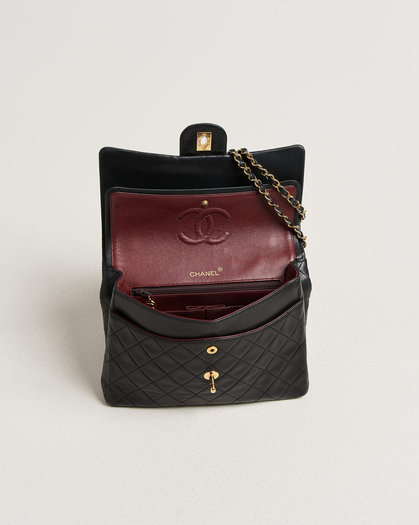 Uomini | Pre-Owned & Vintage Bags | Chanel Pre-Owned | Classic Medium Square Double Flap Bag Lambskin Black