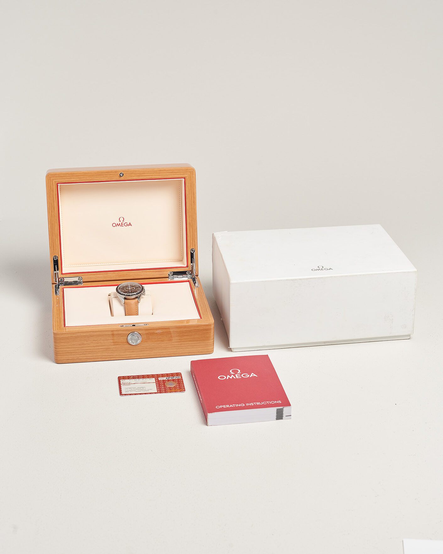 Uomini | Pre-Owned & Vintage Watches | Omega Pre-Owned | First Omega in Space 