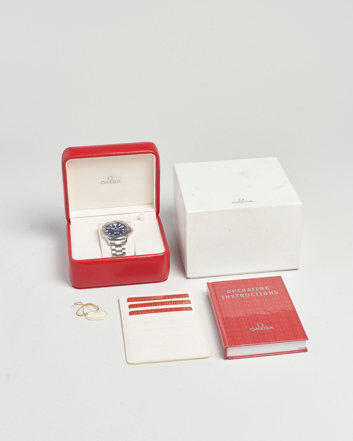 Uomini | Pre-Owned & Vintage Watches | Omega Pre-Owned | Seamaster 300M Electric Blue
