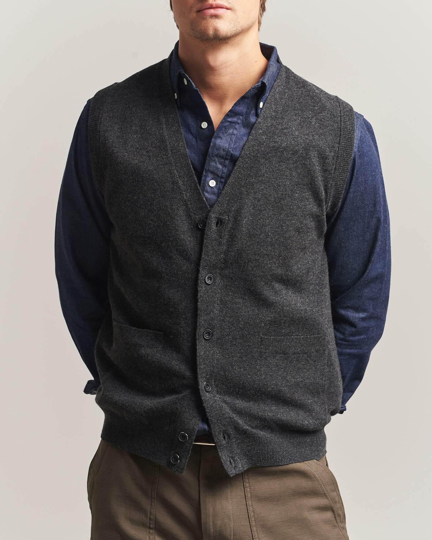 Uomini | Maglieria | BEAMS PLUS | Button Knit Vest Charcoal