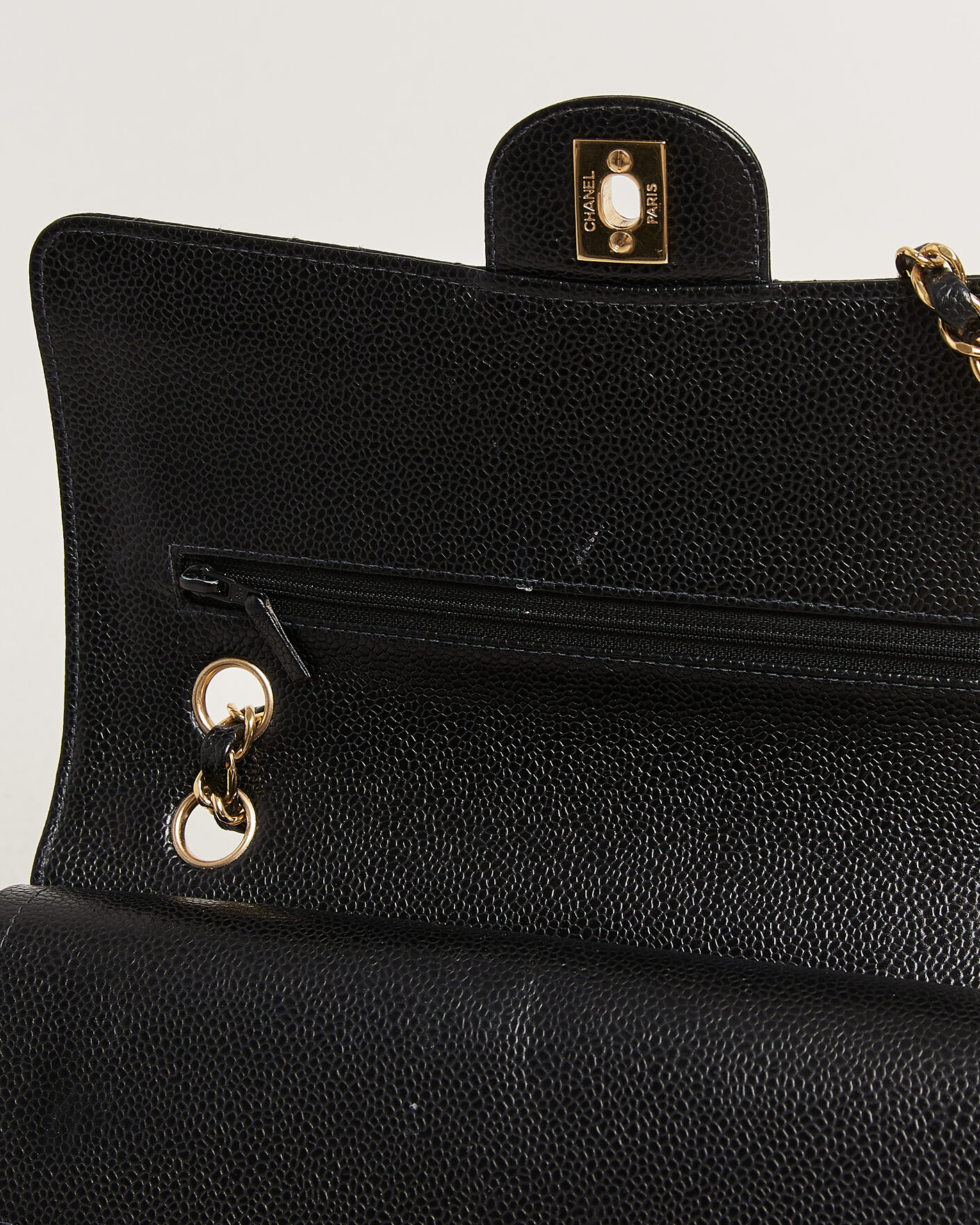 Uomini | Pre-Owned & Vintage Bags | Chanel Pre-Owned | Classic Medium Double Flap Bag Caviar Black