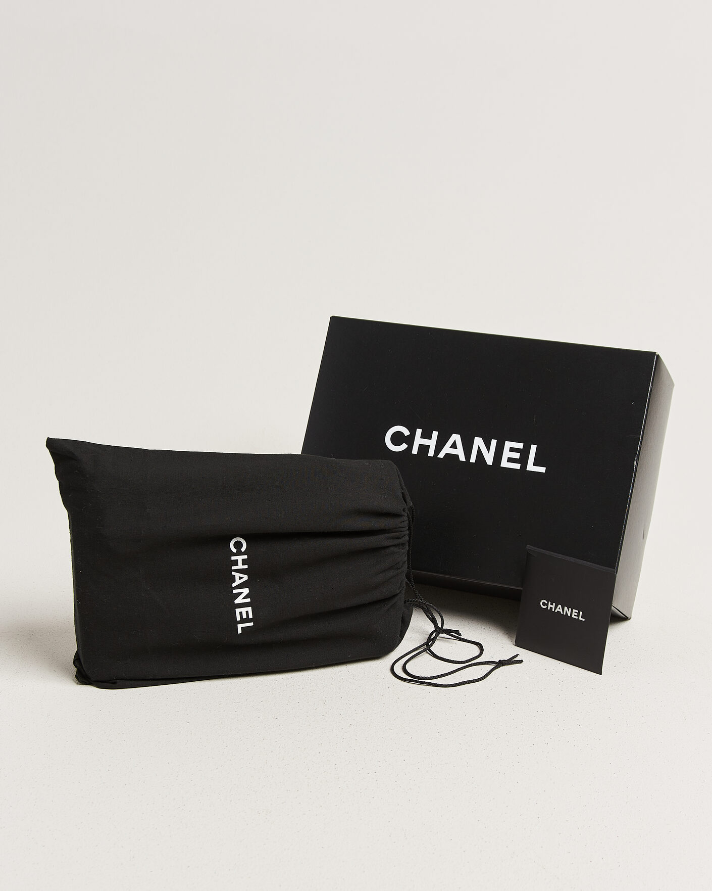 Uomini | Pre-Owned & Vintage Bags | Chanel Pre-Owned | Classic Medium Double Flap Bag Caviar Black