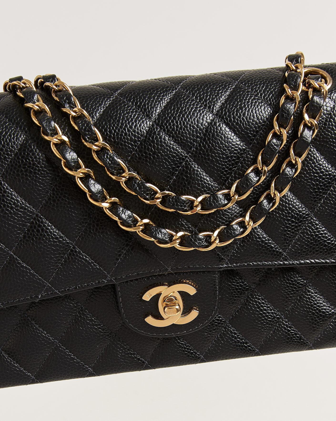 Uomini | Pre-Owned & Vintage Bags | Chanel Pre-Owned | Classic Medium Double Flap Bag Caviar Black