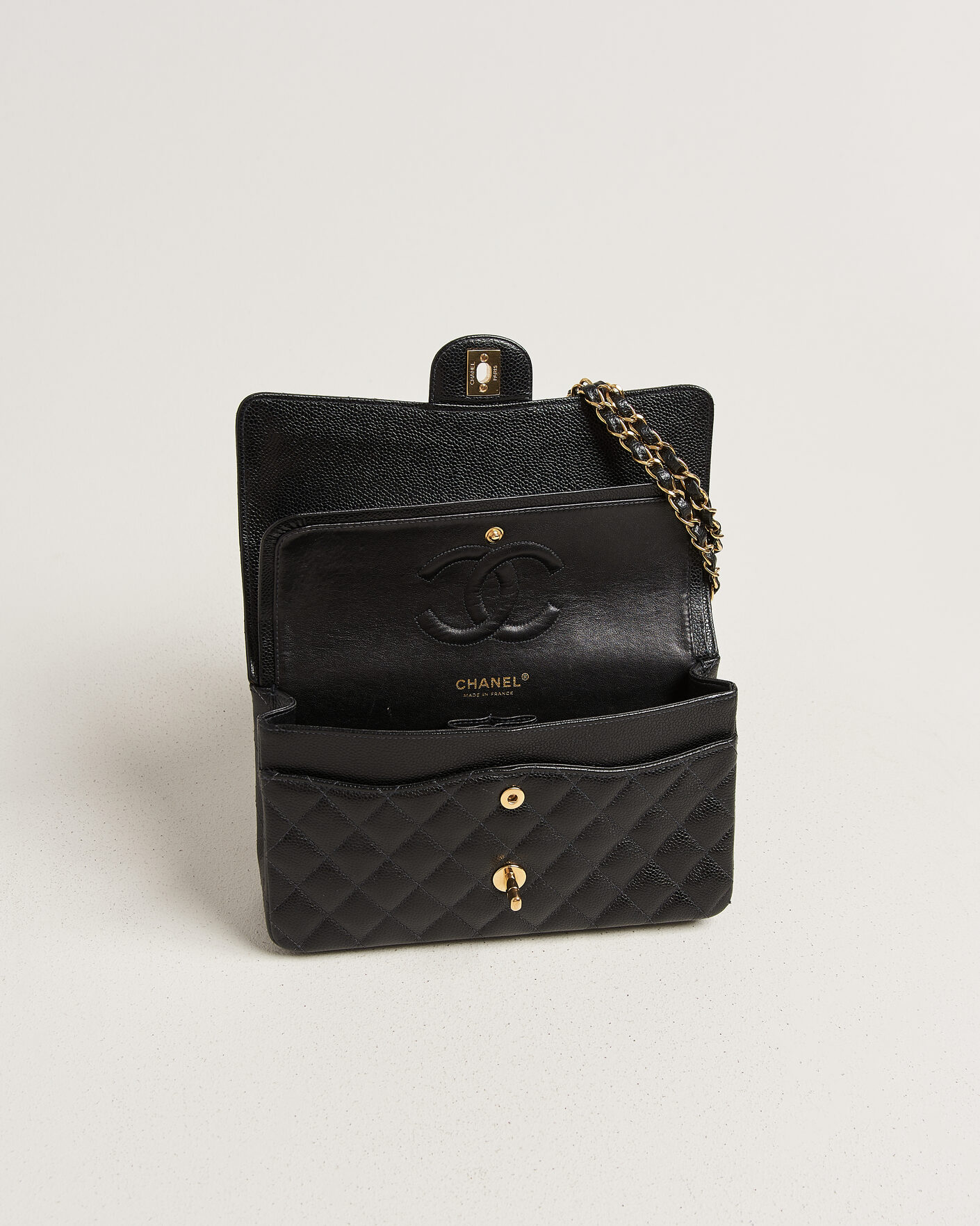 Uomini | Pre-Owned & Vintage Bags | Chanel Pre-Owned | Classic Medium Double Flap Bag Caviar Black