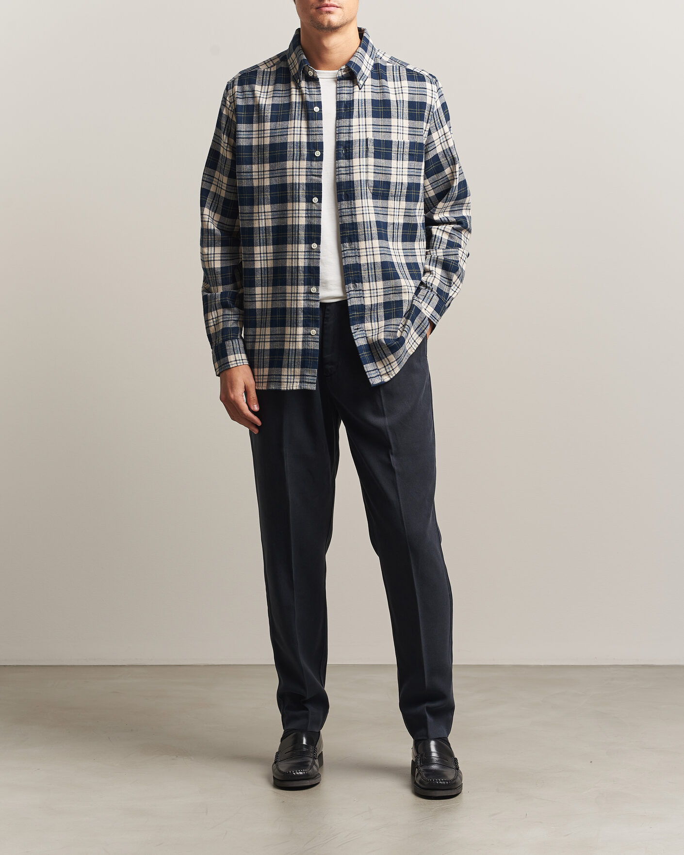 Uomini | Pantaloni | A Day's March | Smart Lyocell Trousers Navy