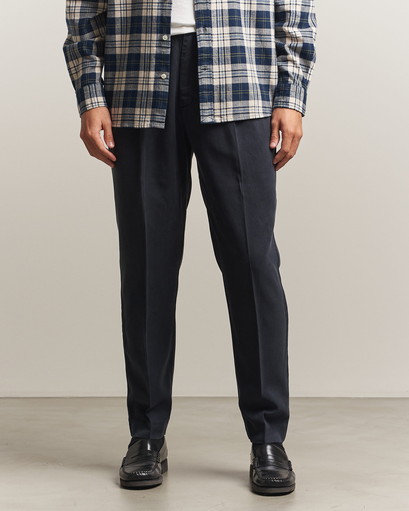 Uomini | Pantaloni | A Day's March | Smart Lyocell Trousers Navy