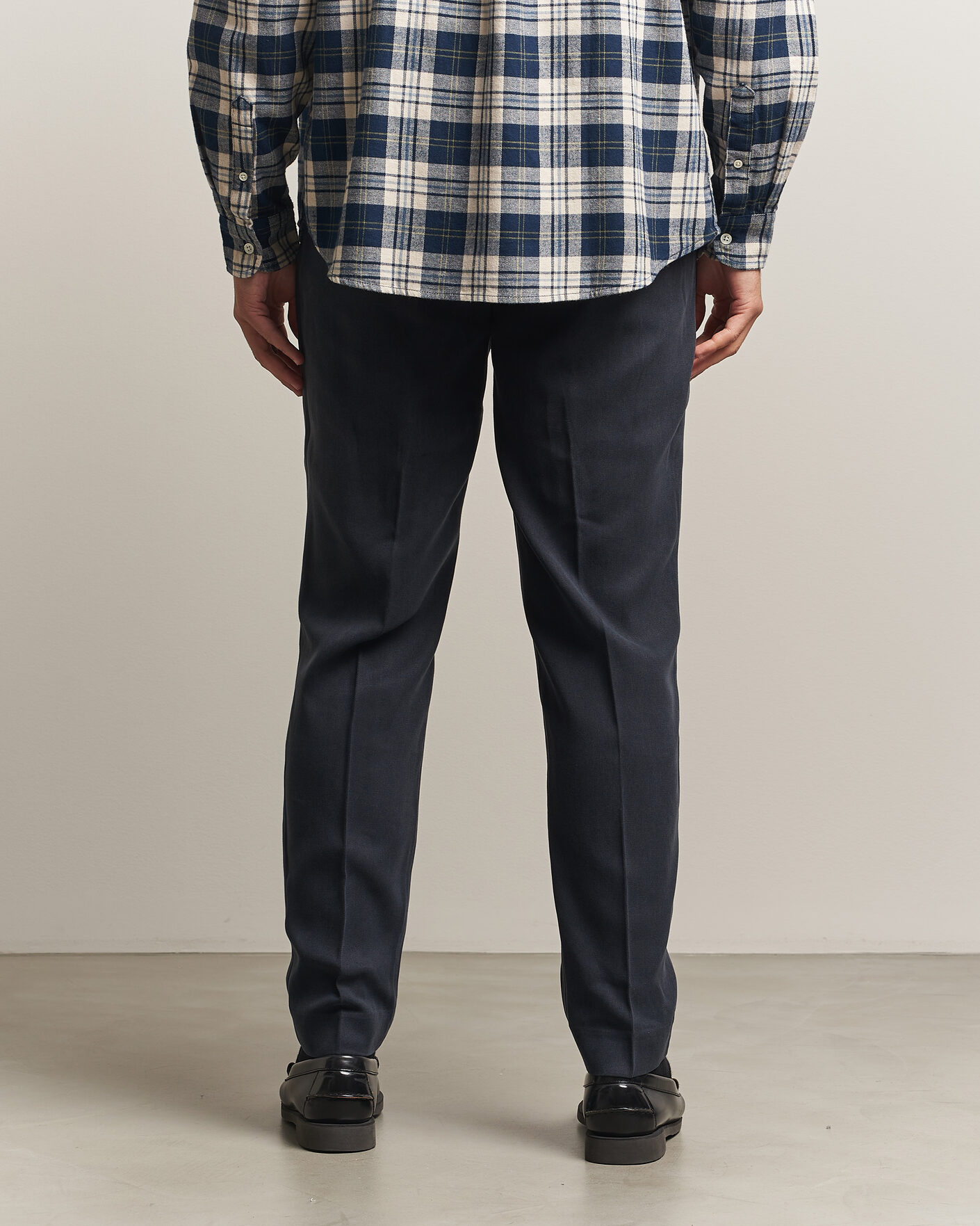 Uomini | Pantaloni | A Day's March | Smart Lyocell Trousers Navy