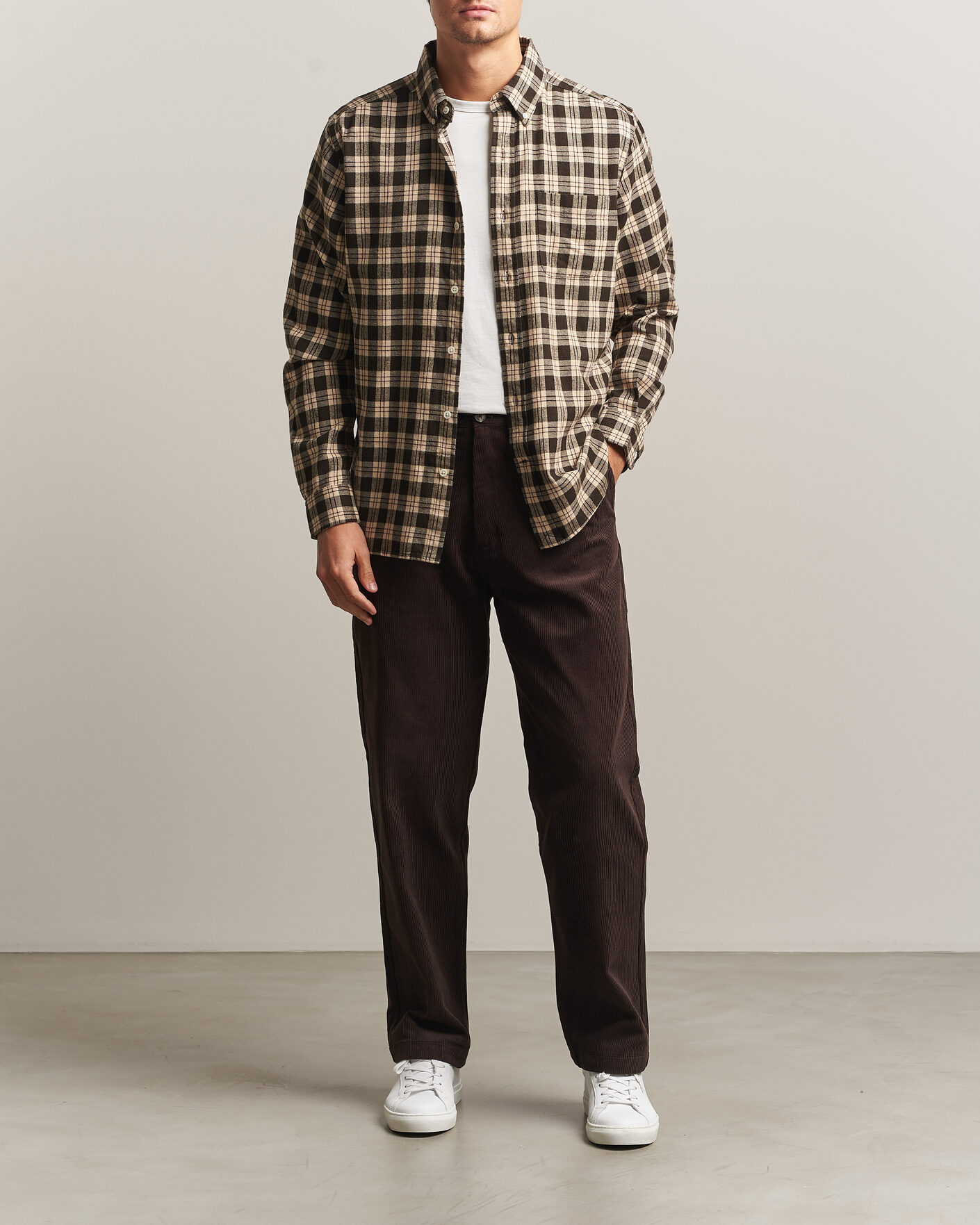 Uomini | Pantaloni | A Day's March | Redwood Corduroy Trousers Dark Brown