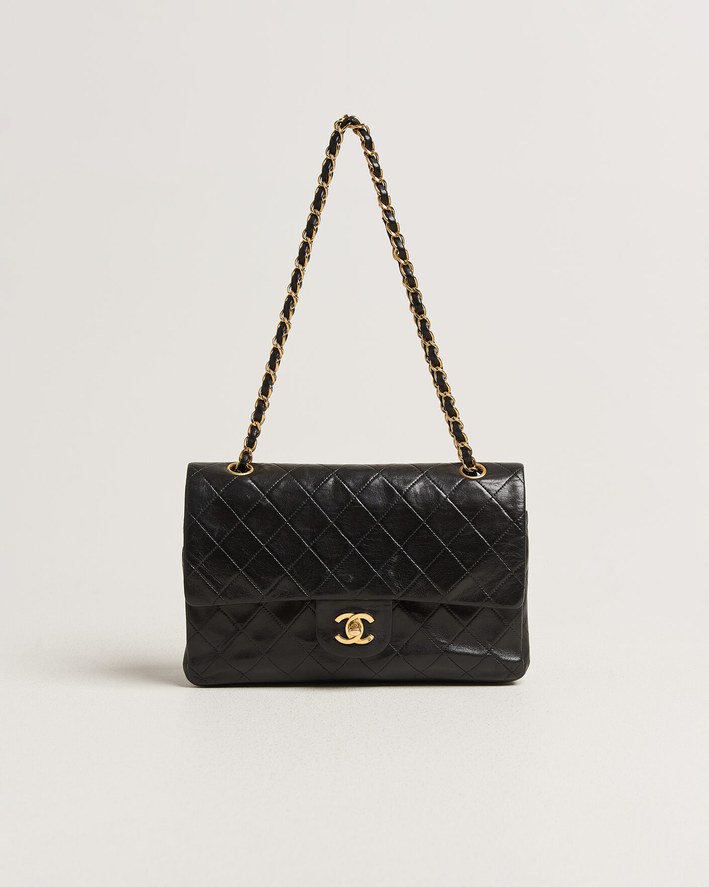 Uomini | Pre-Owned & Vintage Bags | Chanel Pre-Owned | Classic Medium Double Flap Bag Lambskin Black