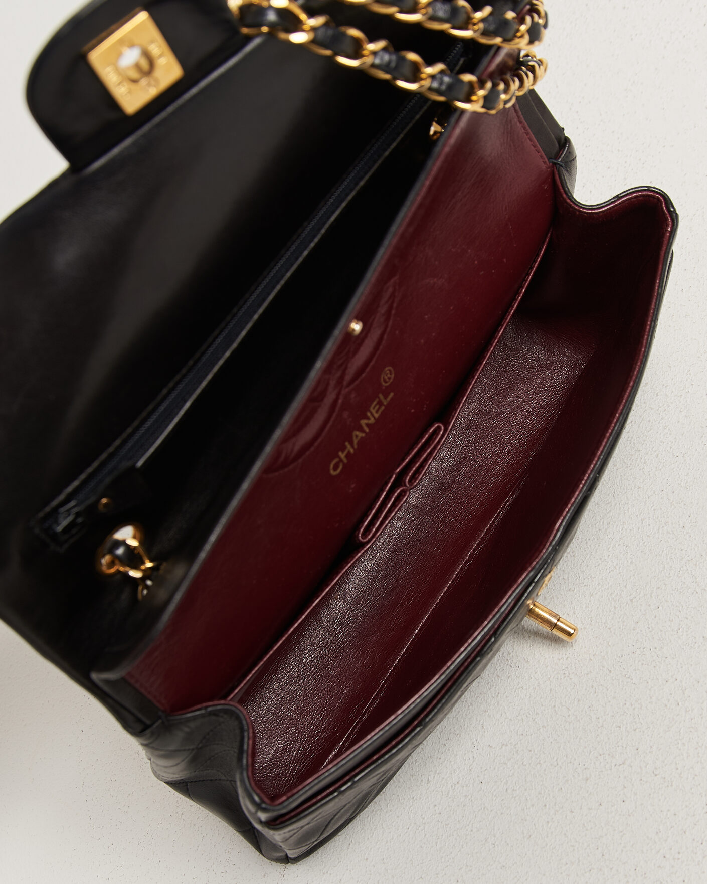 Uomini | Pre-Owned & Vintage Bags | Chanel Pre-Owned | Classic Medium Double Flap Bag Lambskin Black
