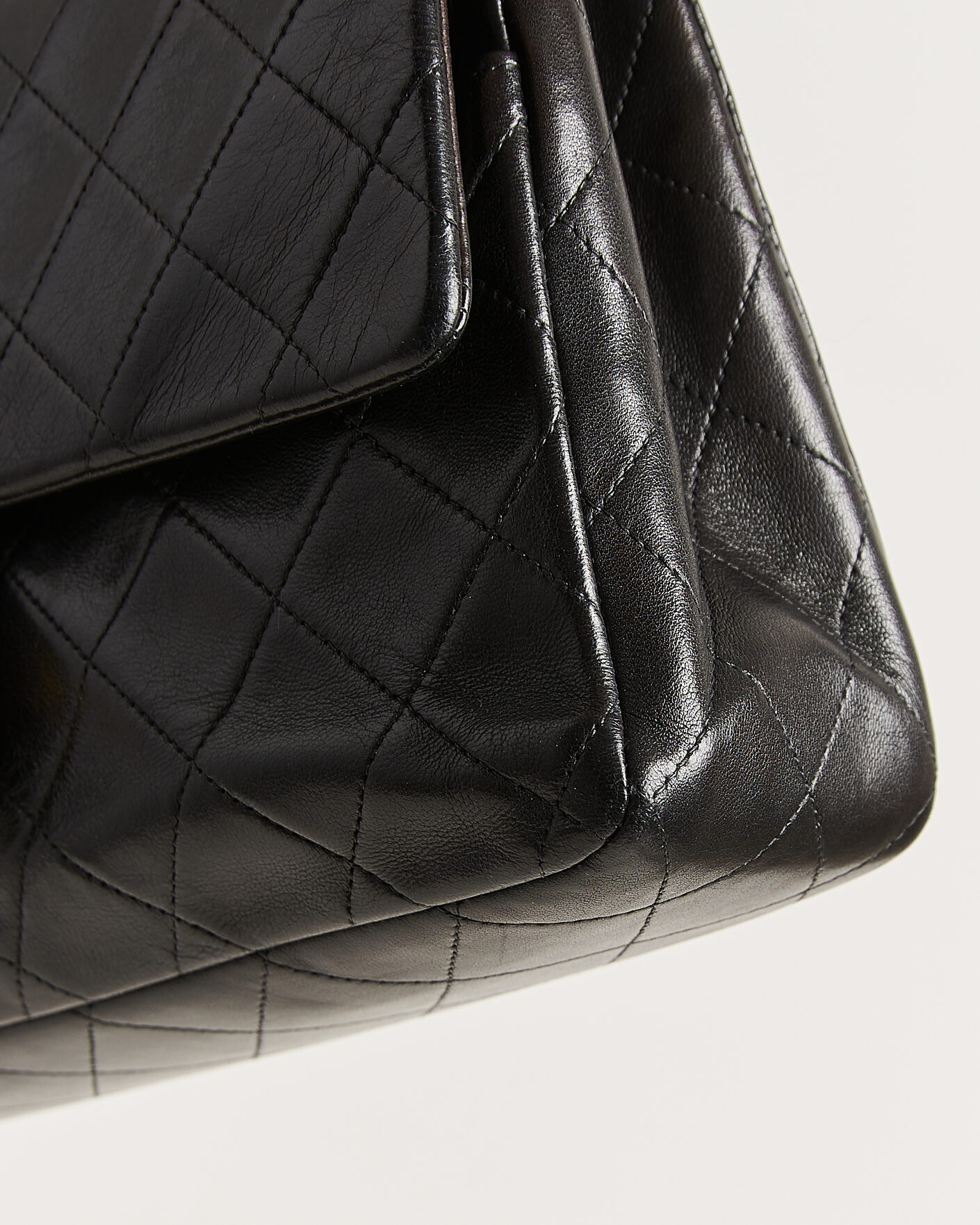 Uomini | Pre-Owned & Vintage Bags | Chanel Pre-Owned | Classic Medium Double Flap Bag Lambskin Black