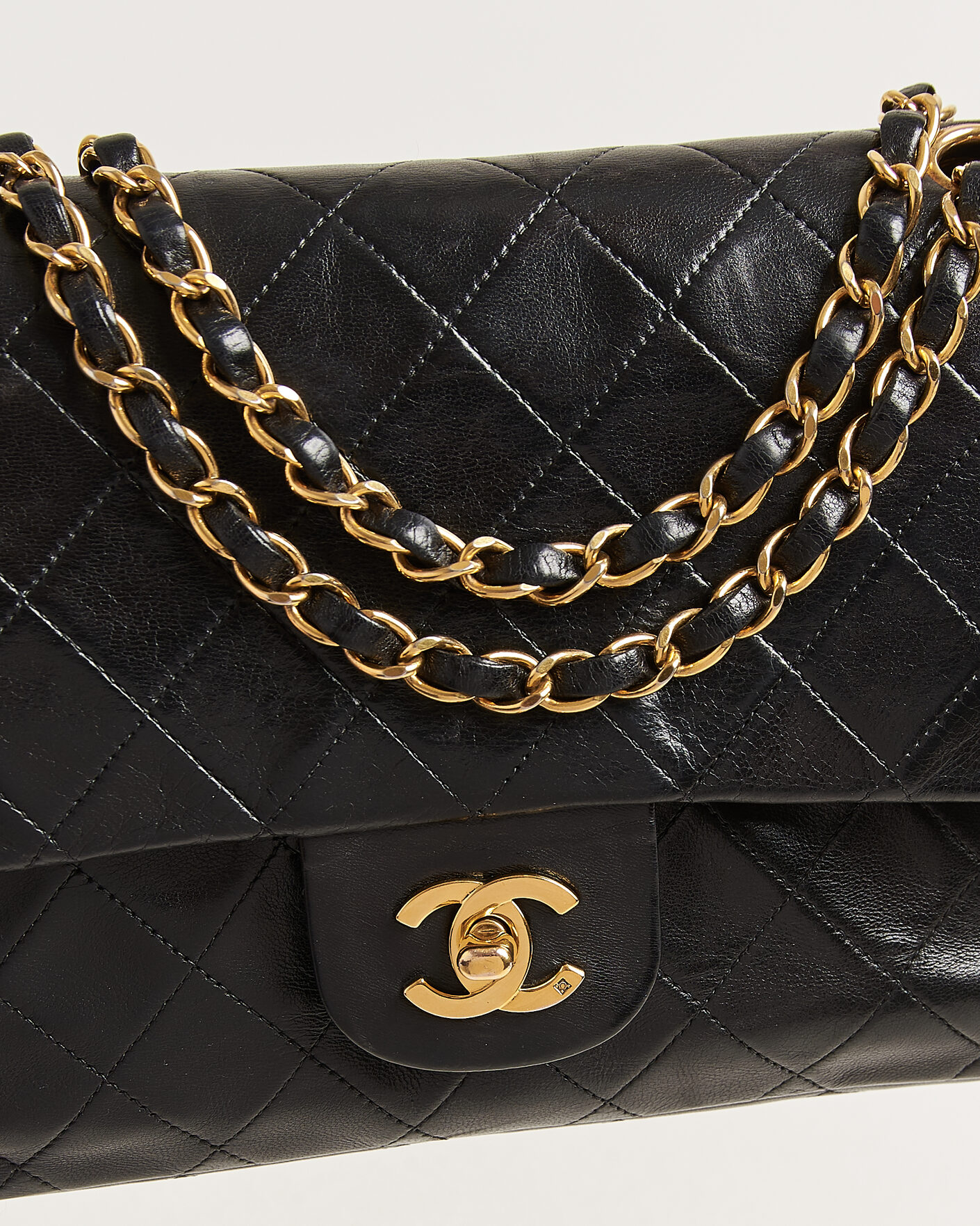 Uomini | Pre-Owned & Vintage Bags | Chanel Pre-Owned | Classic Medium Double Flap Bag Lambskin Black