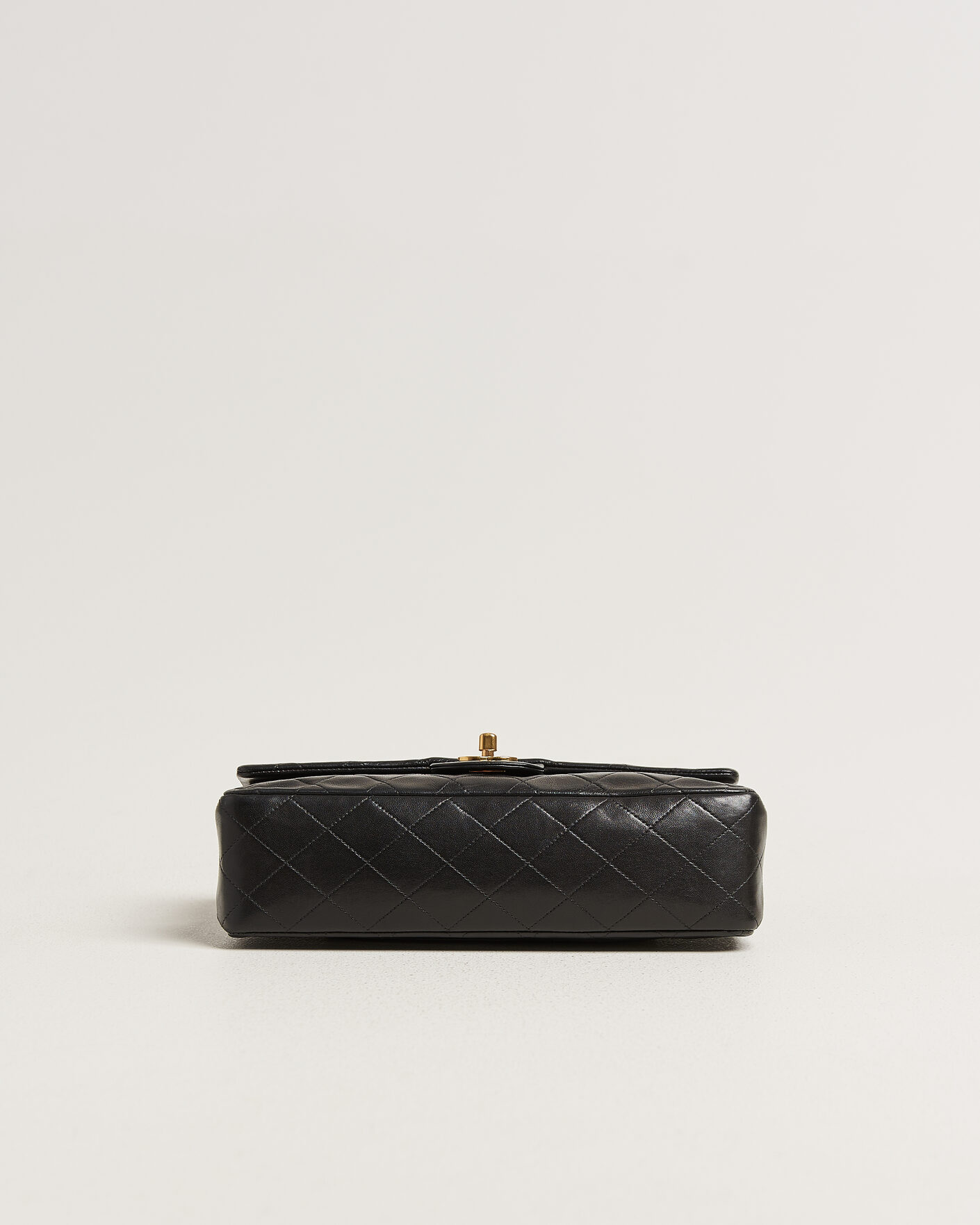 Uomini | Pre-Owned & Vintage Bags | Chanel Pre-Owned | Classic Medium Double Flap Bag Lambskin Black
