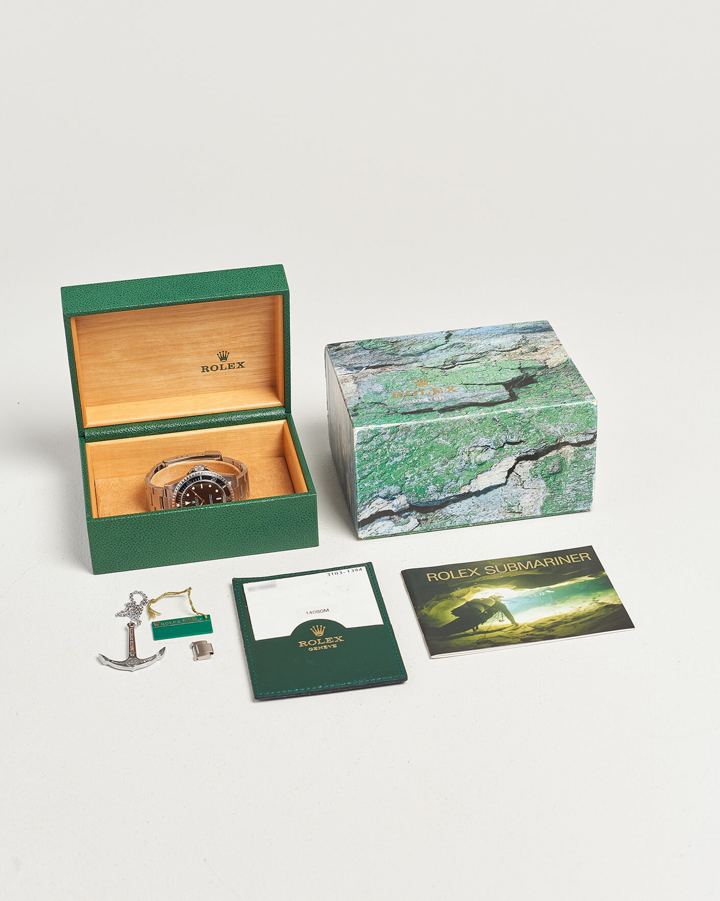 Uomini | Pre-Owned & Vintage Watches | Rolex Pre-Owned | Submariner 14060M