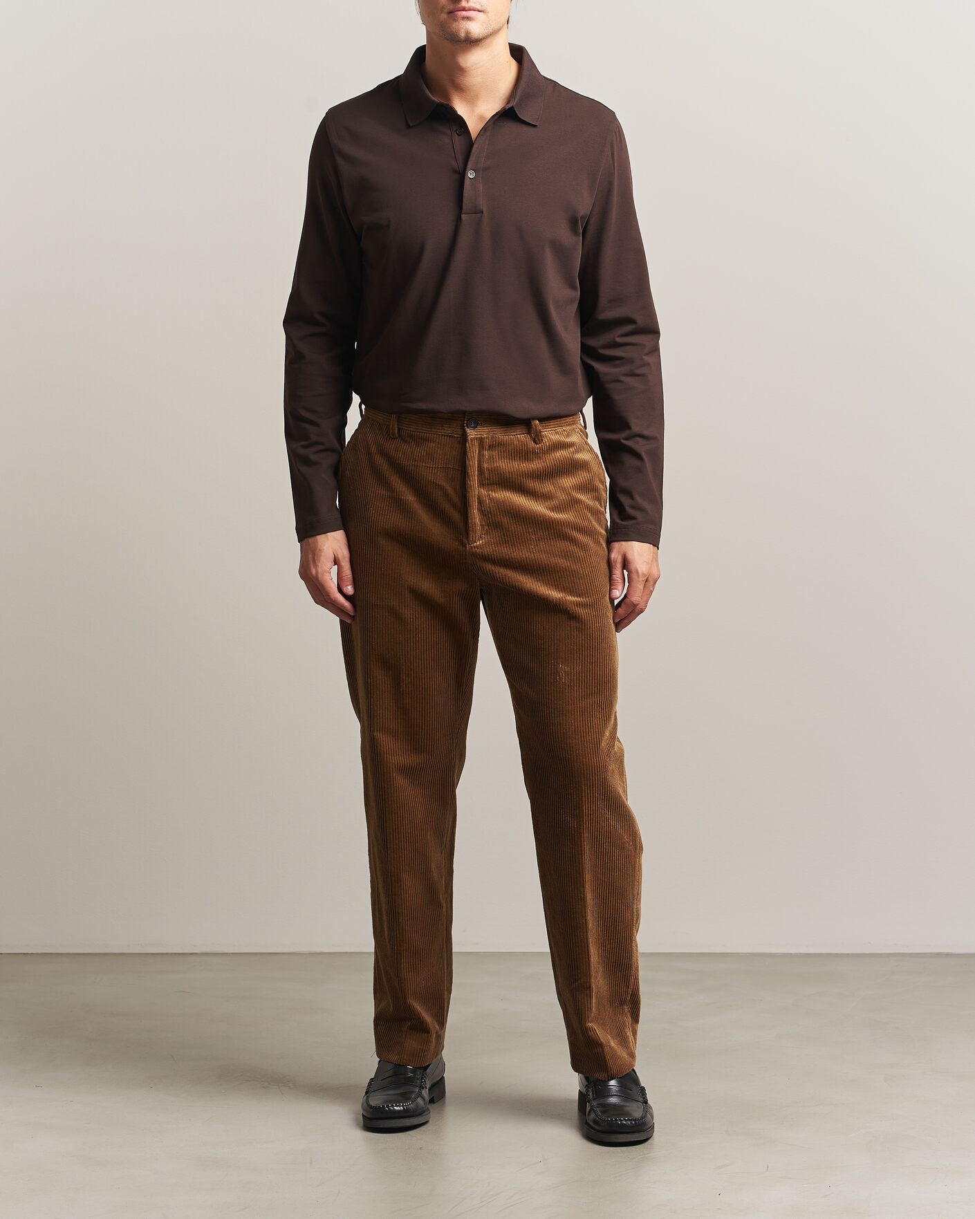 Uomini | Pantaloni | Filippa K | Julian Corduroy Chino Trousers Tobacco
