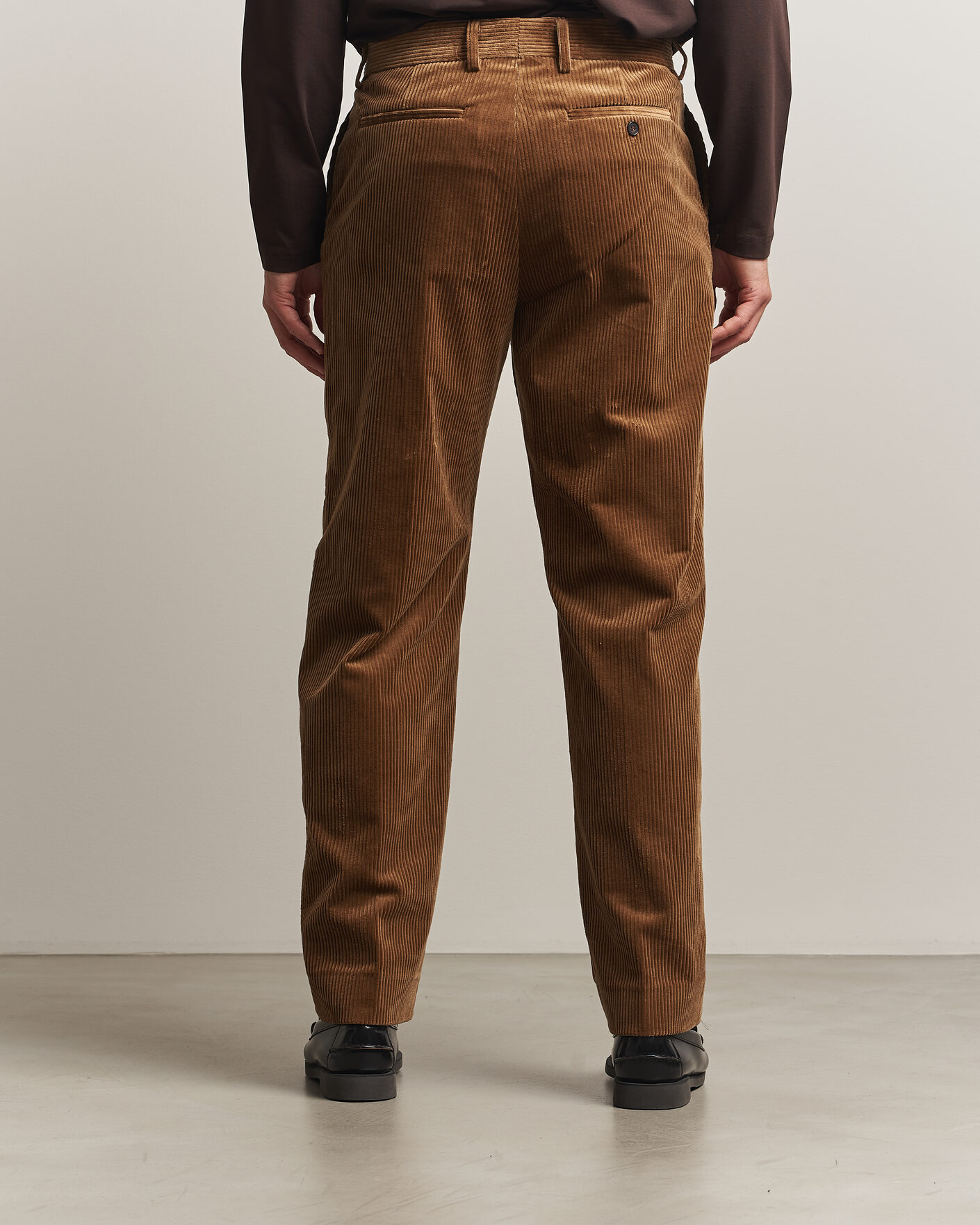 Uomini | Pantaloni | Filippa K | Julian Corduroy Chino Trousers Tobacco