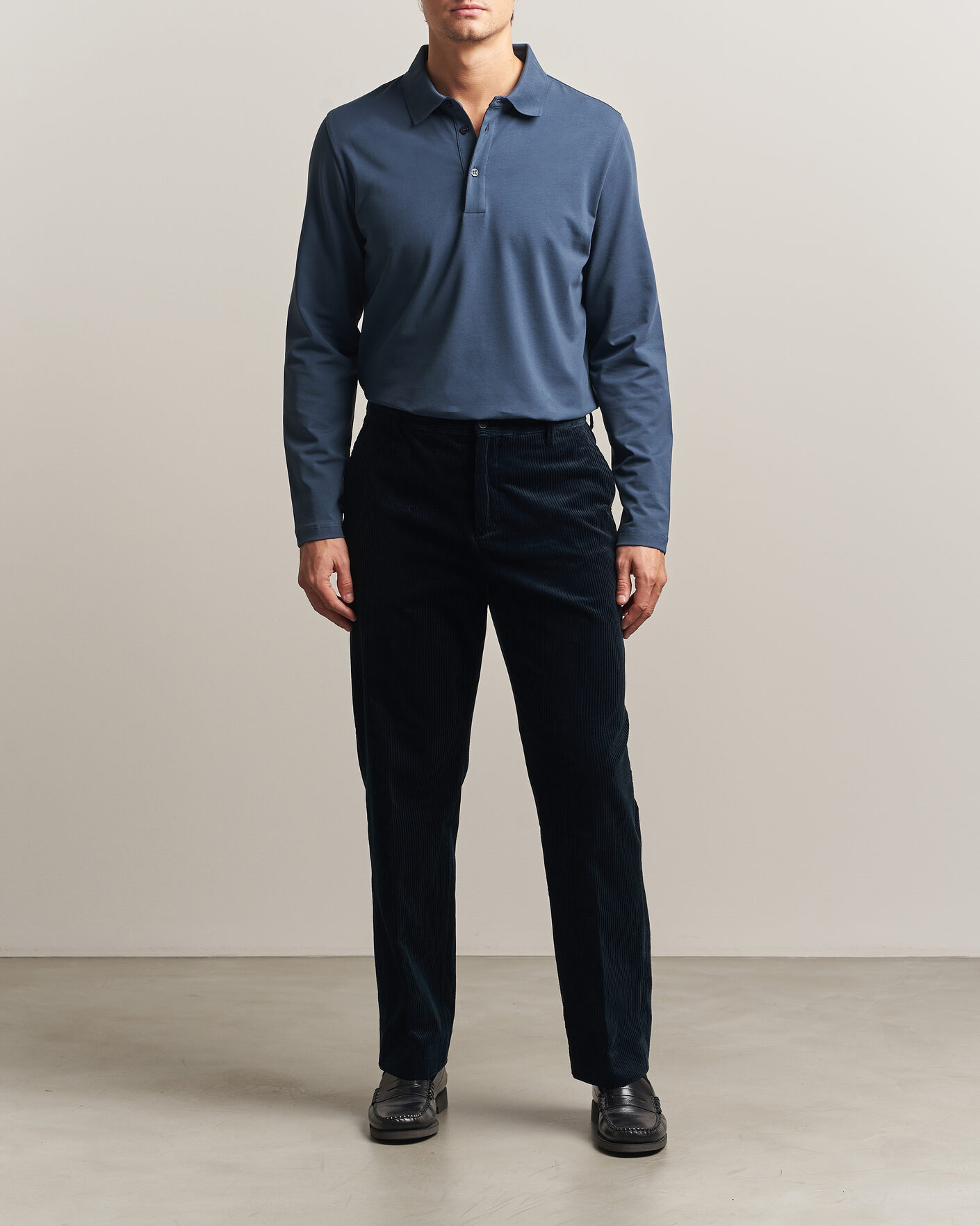 Uomini | Pantaloni | Filippa K | Julian Corduroy Chino Trousers Dark Navy