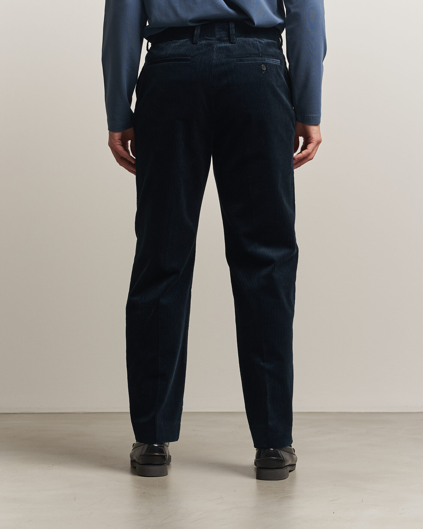 Uomini | Pantaloni | Filippa K | Julian Corduroy Chino Trousers Dark Navy