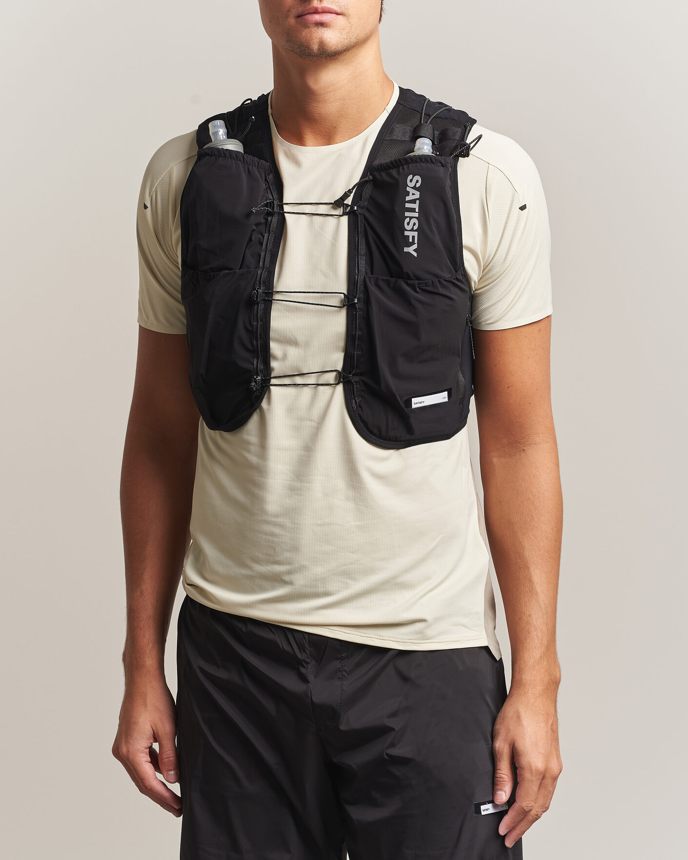 Uomini | Accessori attivi | Satisfy | TechSilk Drift Cordura 5L Hydration Vest Black