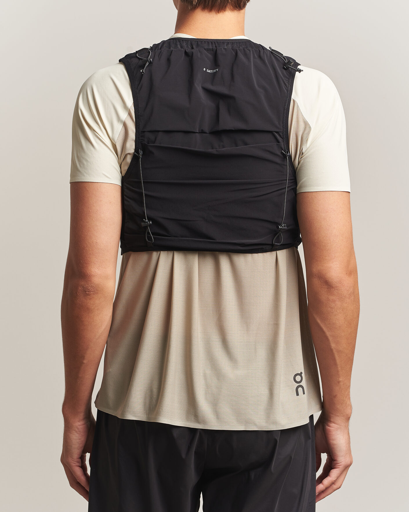 Uomini | Accessori attivi | Satisfy | TechSilk Drift Cordura 5L Hydration Vest Black