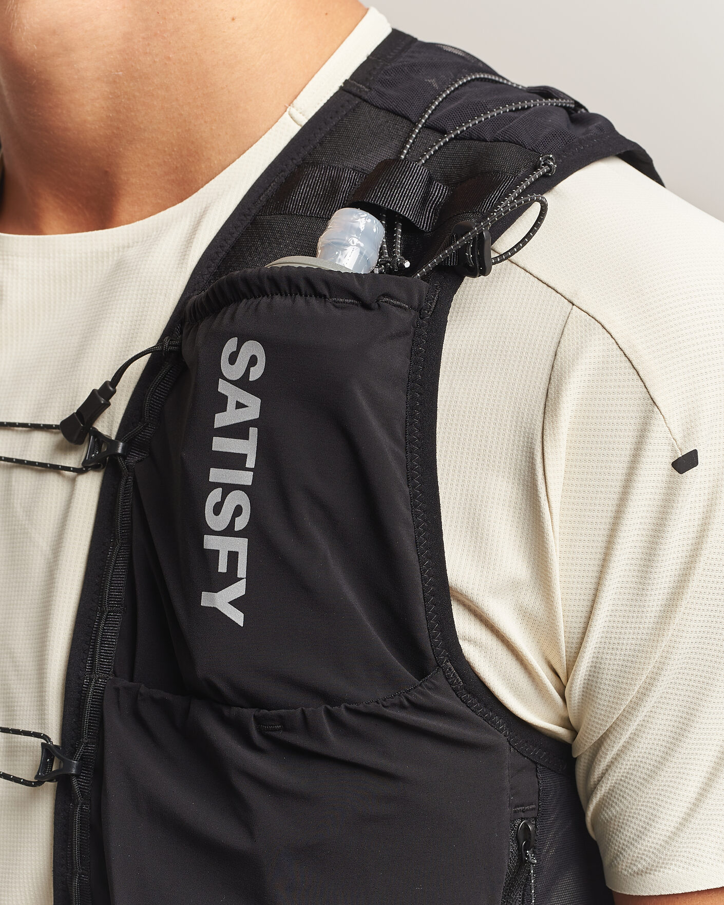 Uomini | Accessori attivi | Satisfy | TechSilk Drift Cordura 5L Hydration Vest Black