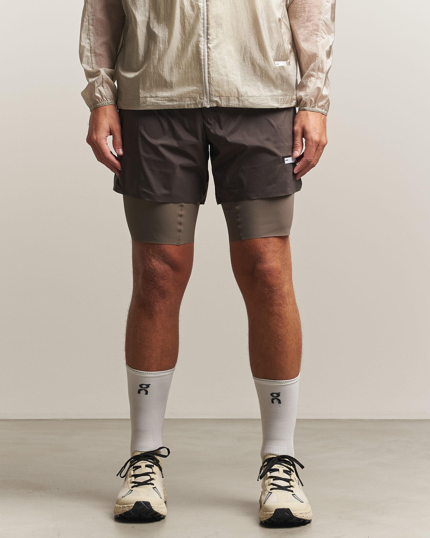Uomini | Pantaloncini | Satisfy | TechSilk 8 Inch Shorts Quicksand