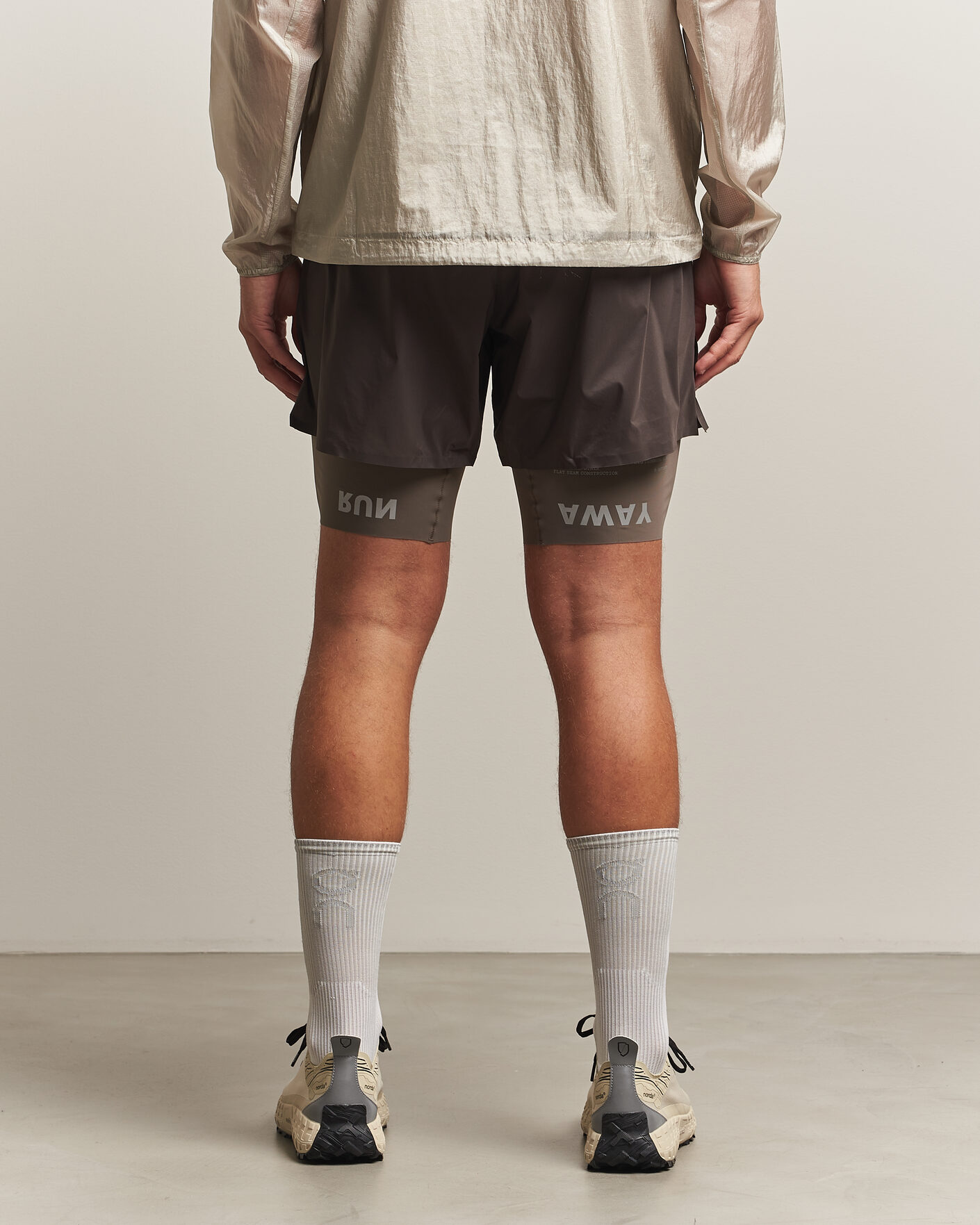 Uomini | Pantaloncini | Satisfy | TechSilk 8 Inch Shorts Quicksand
