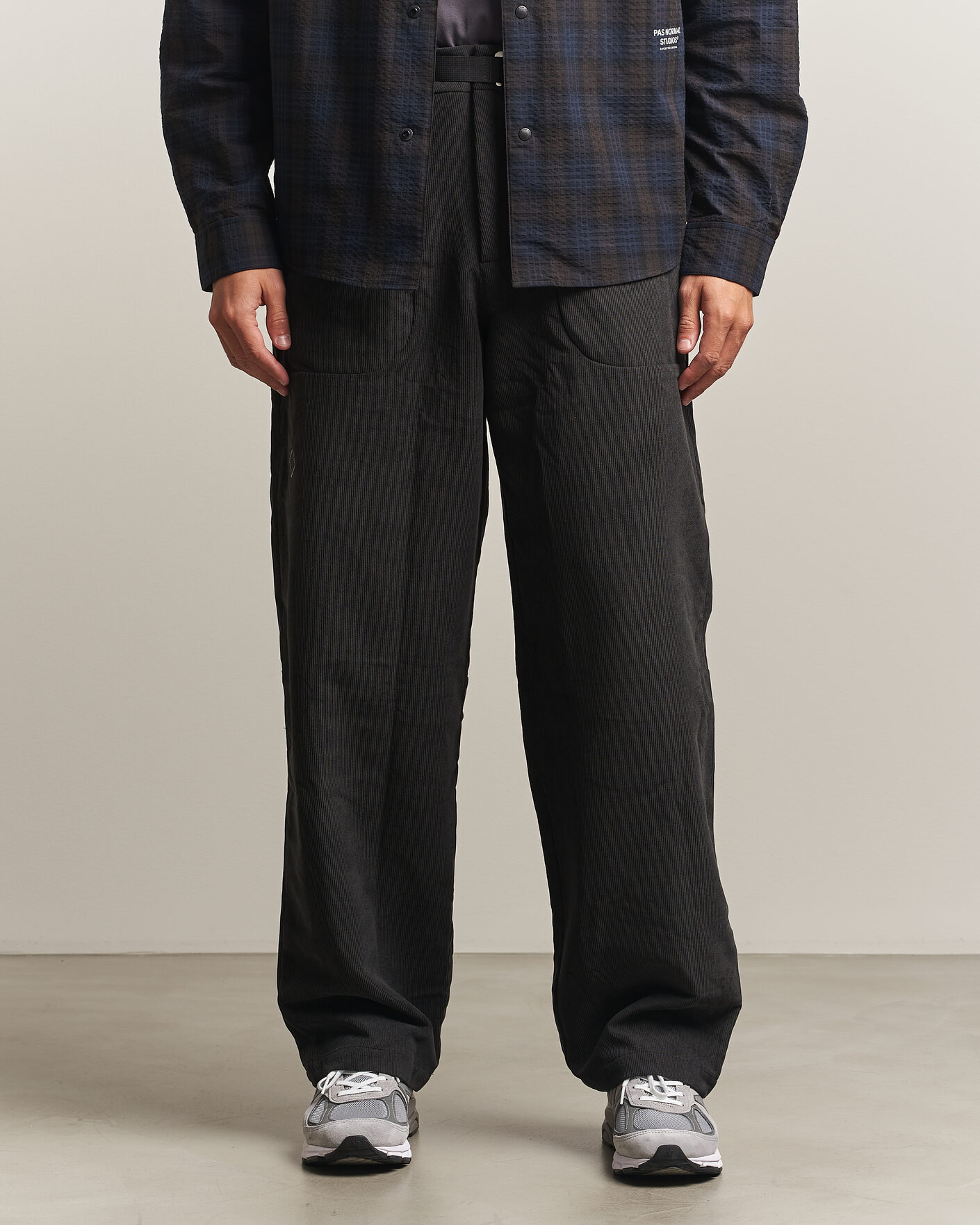 Uomini | Pantaloni | Pas Normal Studios | Off-Race Tech Corduroy Pants Black