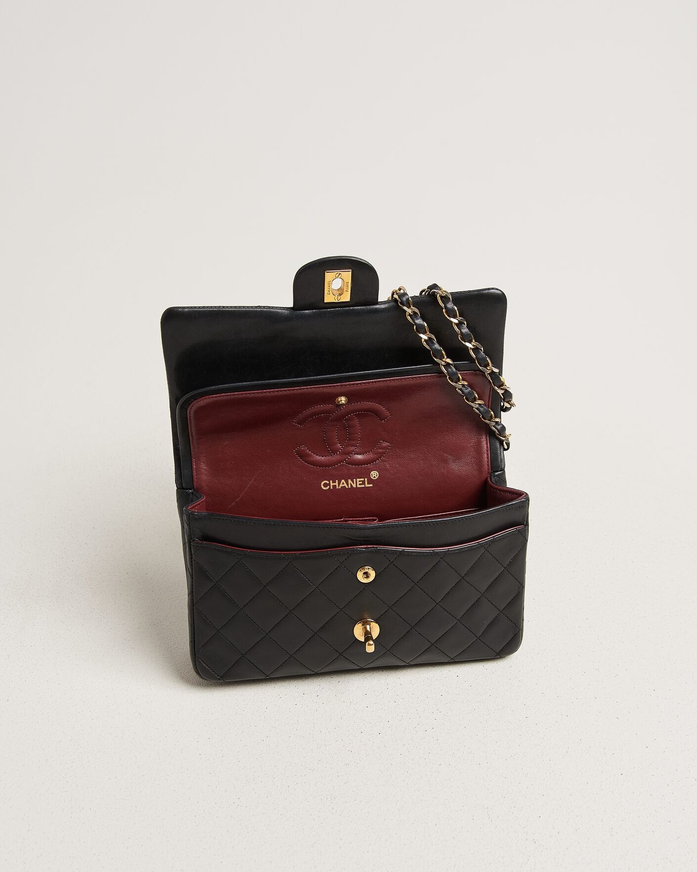 Uomini | Pre-Owned & Vintage Bags | Chanel Pre-Owned | Classic Small Double Flap Bag Lambskin Black
