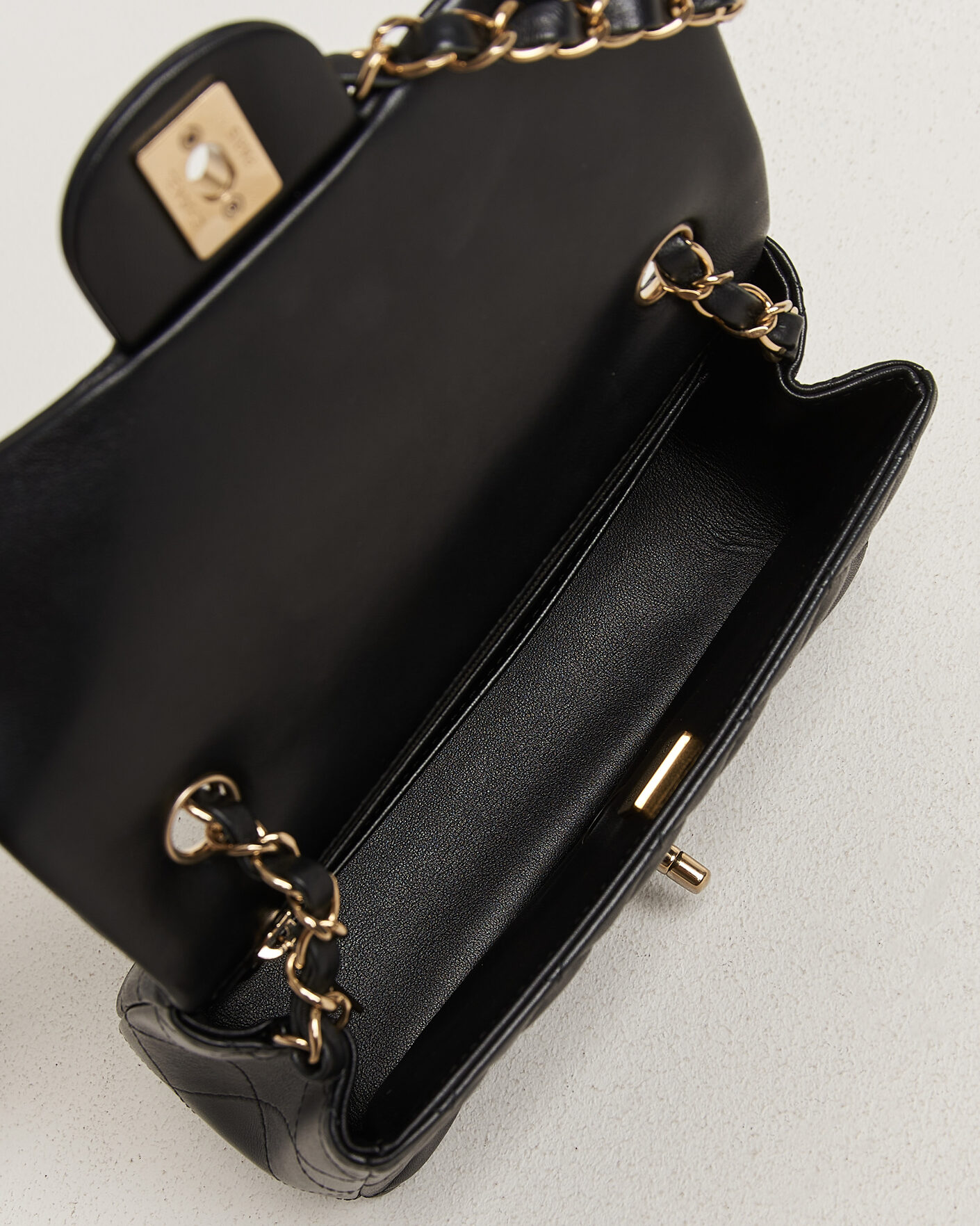 Uomini | Pre-Owned & Vintage Bags | Chanel Pre-Owned | Classic Mini Rectangular Single Flap Bag Lambskin Black