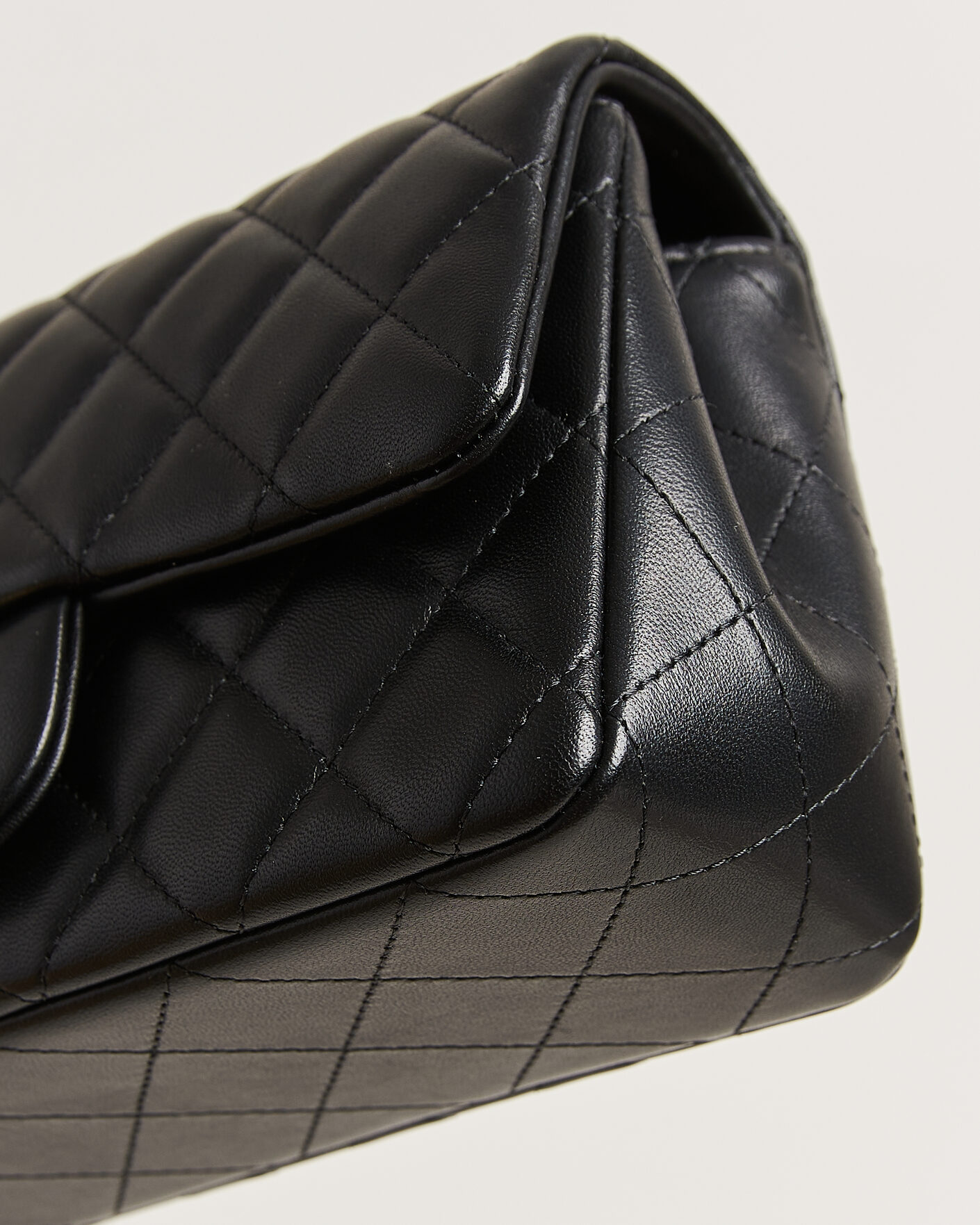 Uomini | Pre-Owned & Vintage Bags | Chanel Pre-Owned | Classic Mini Rectangular Single Flap Bag Lambskin Black