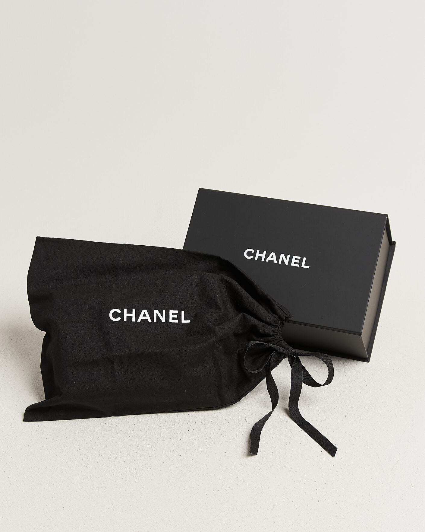 Uomini | Pre-Owned & Vintage Bags | Chanel Pre-Owned | Classic Mini Rectangular Single Flap Bag Lambskin Black