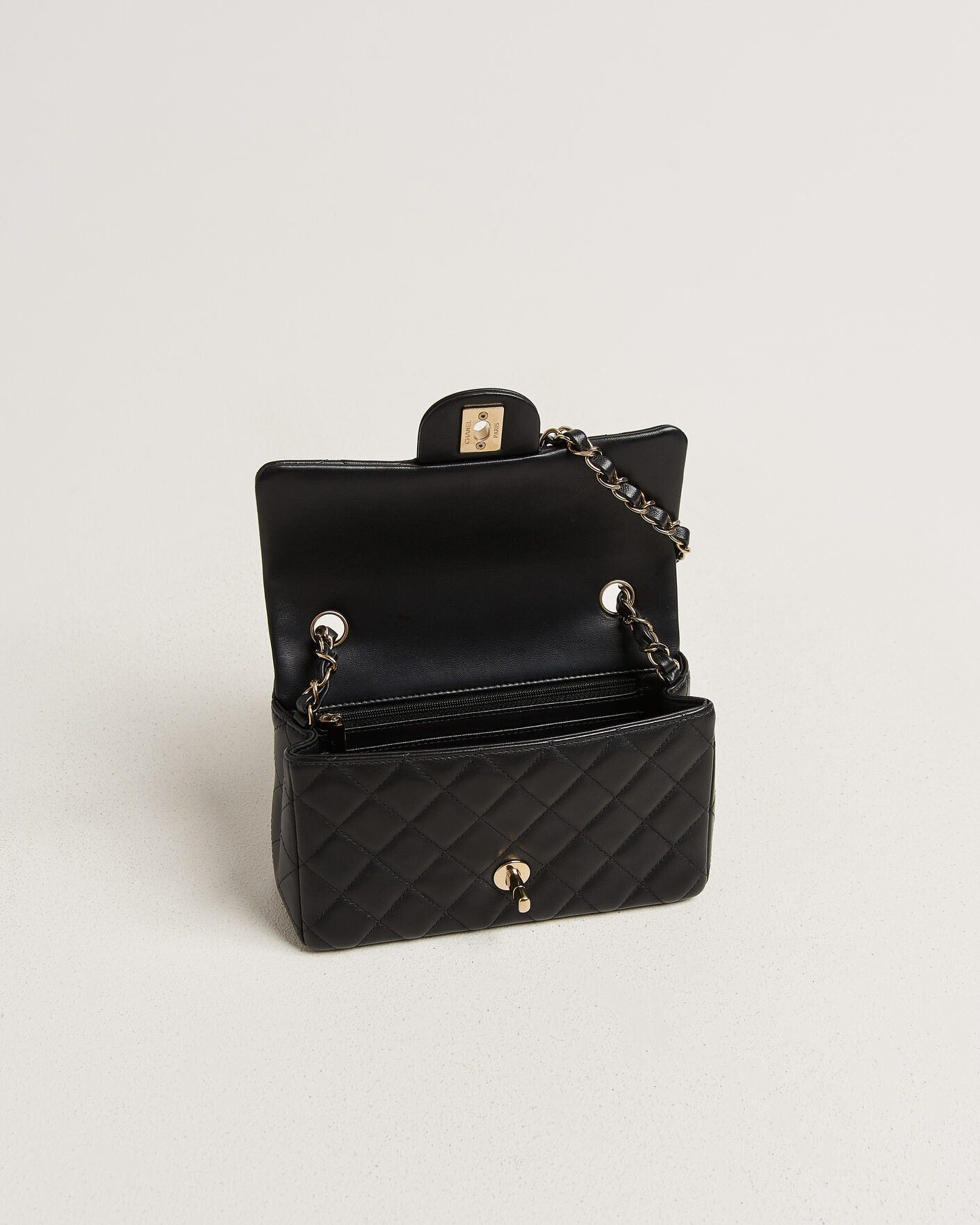 Uomini | Pre-Owned & Vintage Bags | Chanel Pre-Owned | Classic Mini Rectangular Single Flap Bag Lambskin Black